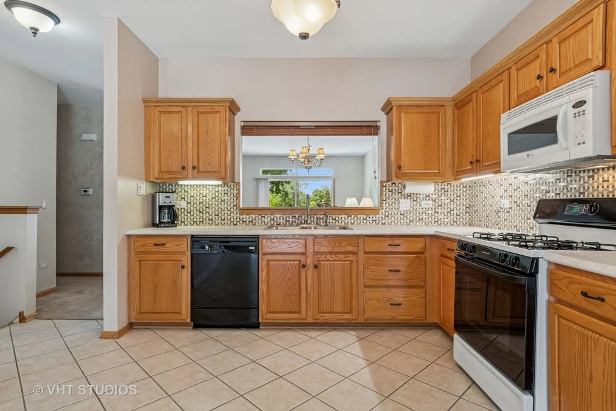 Property Slideshow image 7 of 52 | 21144 buckeye ct, Plainfield, IL, 60544