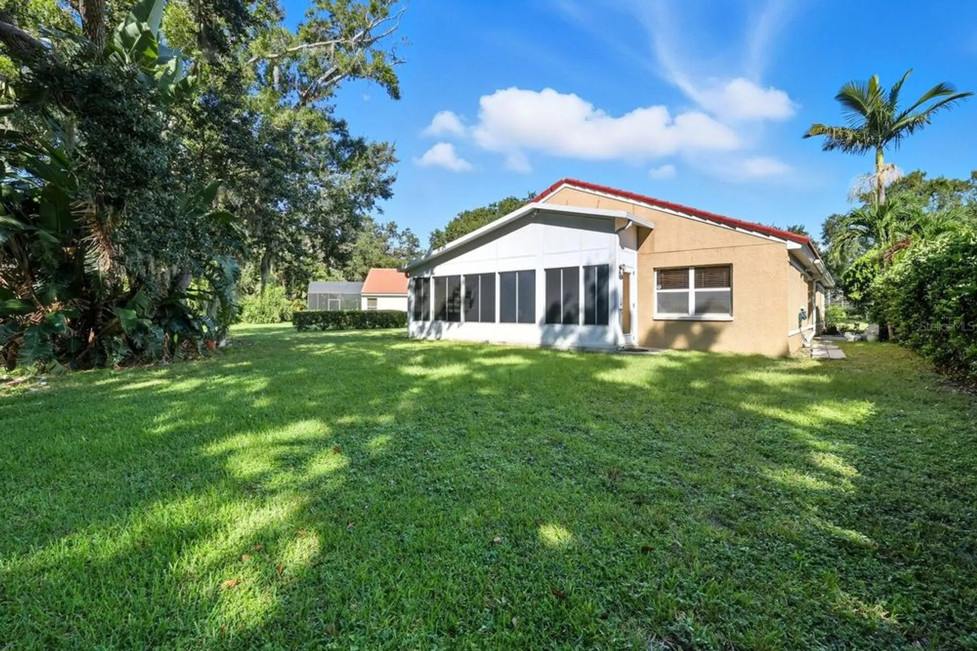 Property Slideshow image 8 of 50 | 5508 gardens dr, Sarasota, FL, 34243