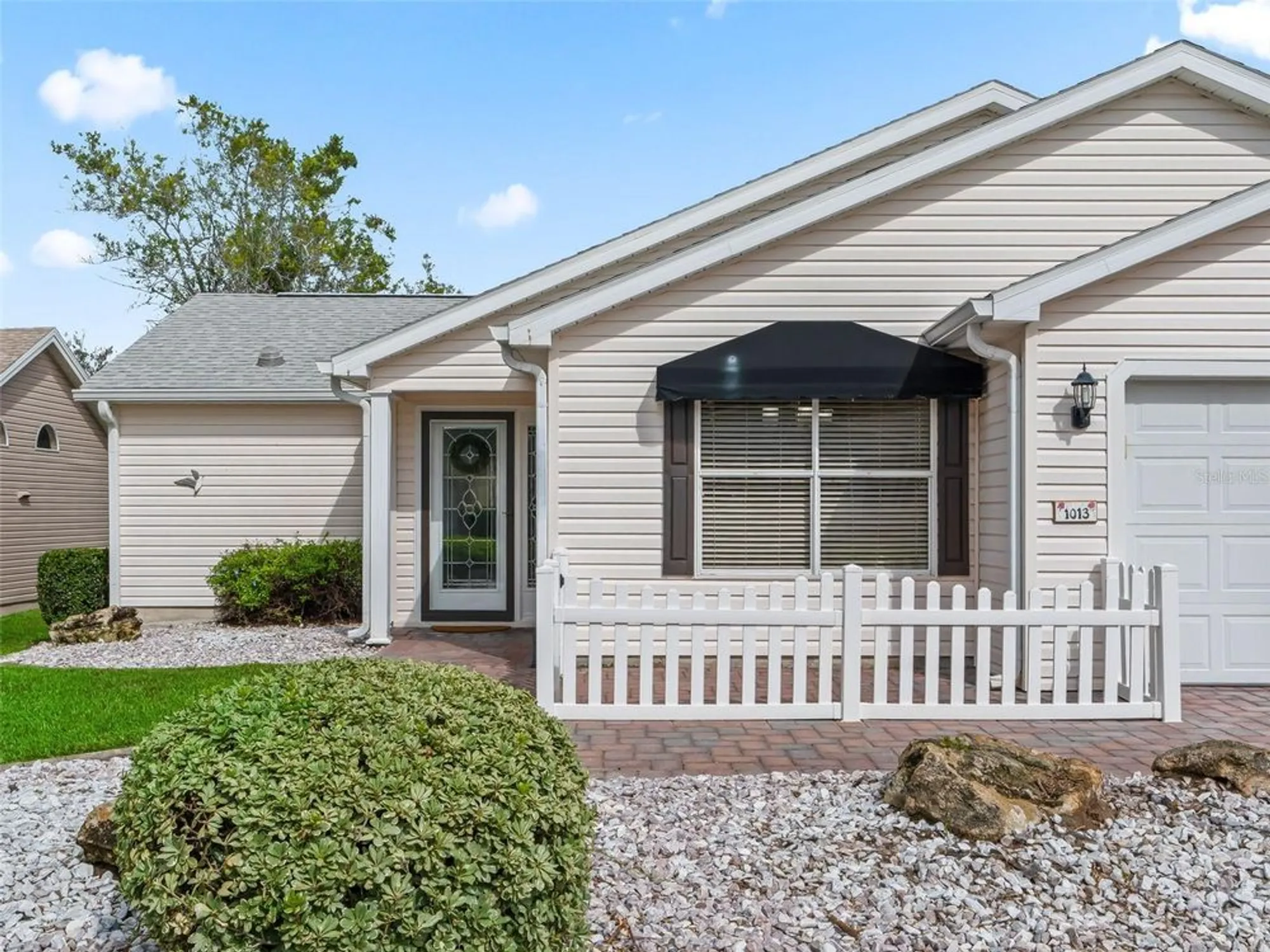 Property Slideshow image 7 of 51 | 1013 del rio dr, Lady Lake, FL, 32159