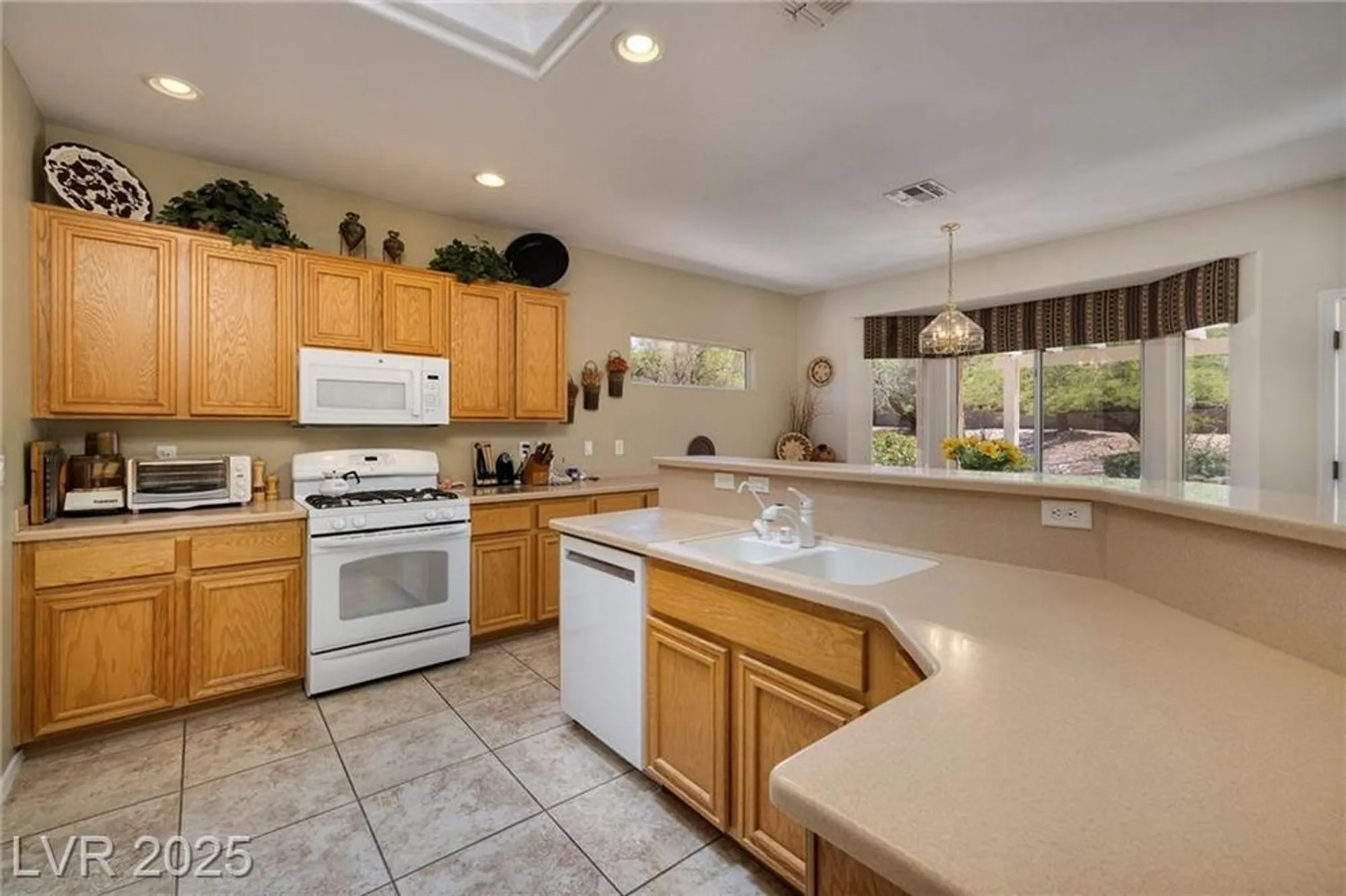 Property Slideshow image 15 of 39 | 1620 fieldbrook st, Henderson, NV, 89052