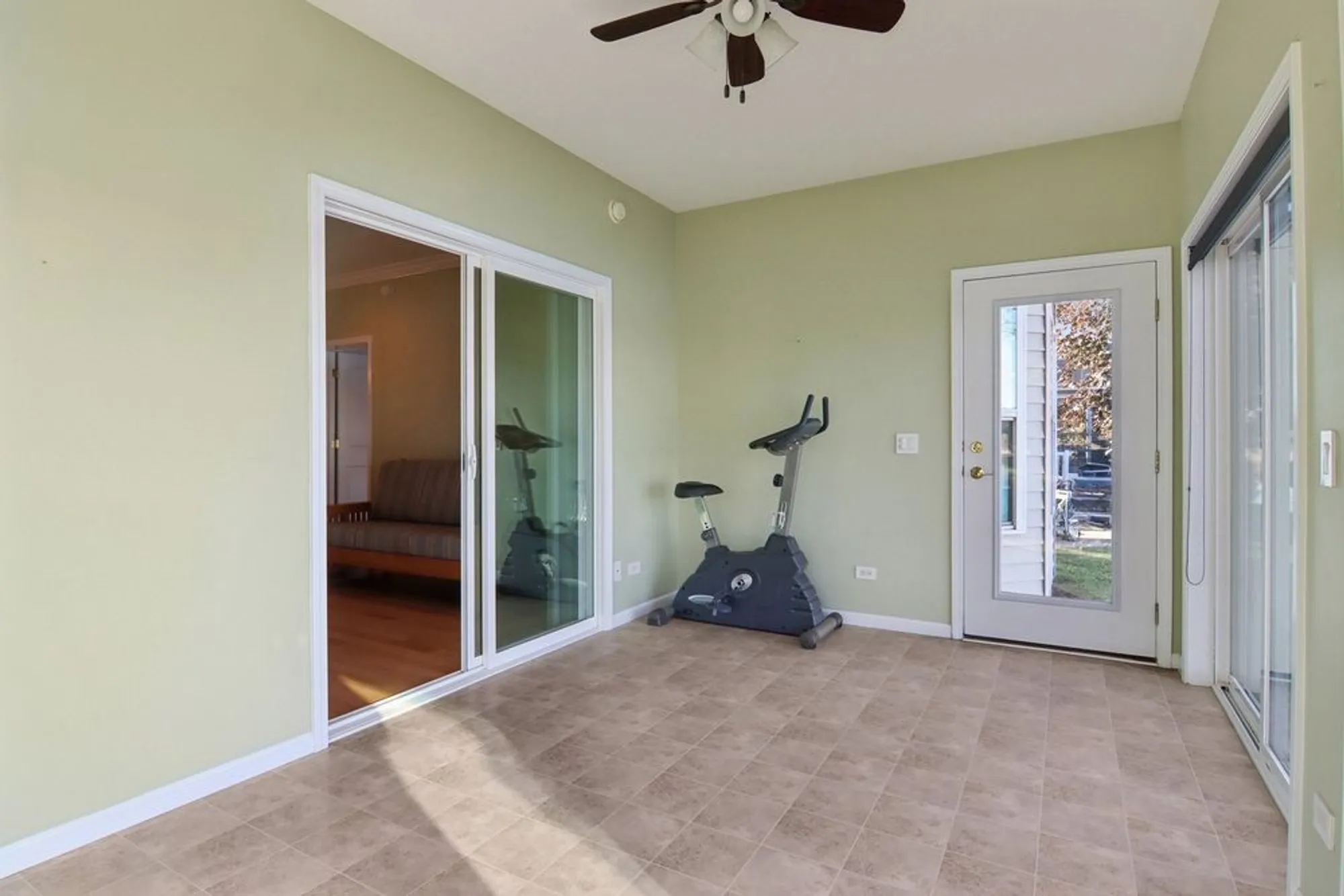 Property Slideshow image 24 of 39 | 328 legacy ct, Grayslake, IL, 60030