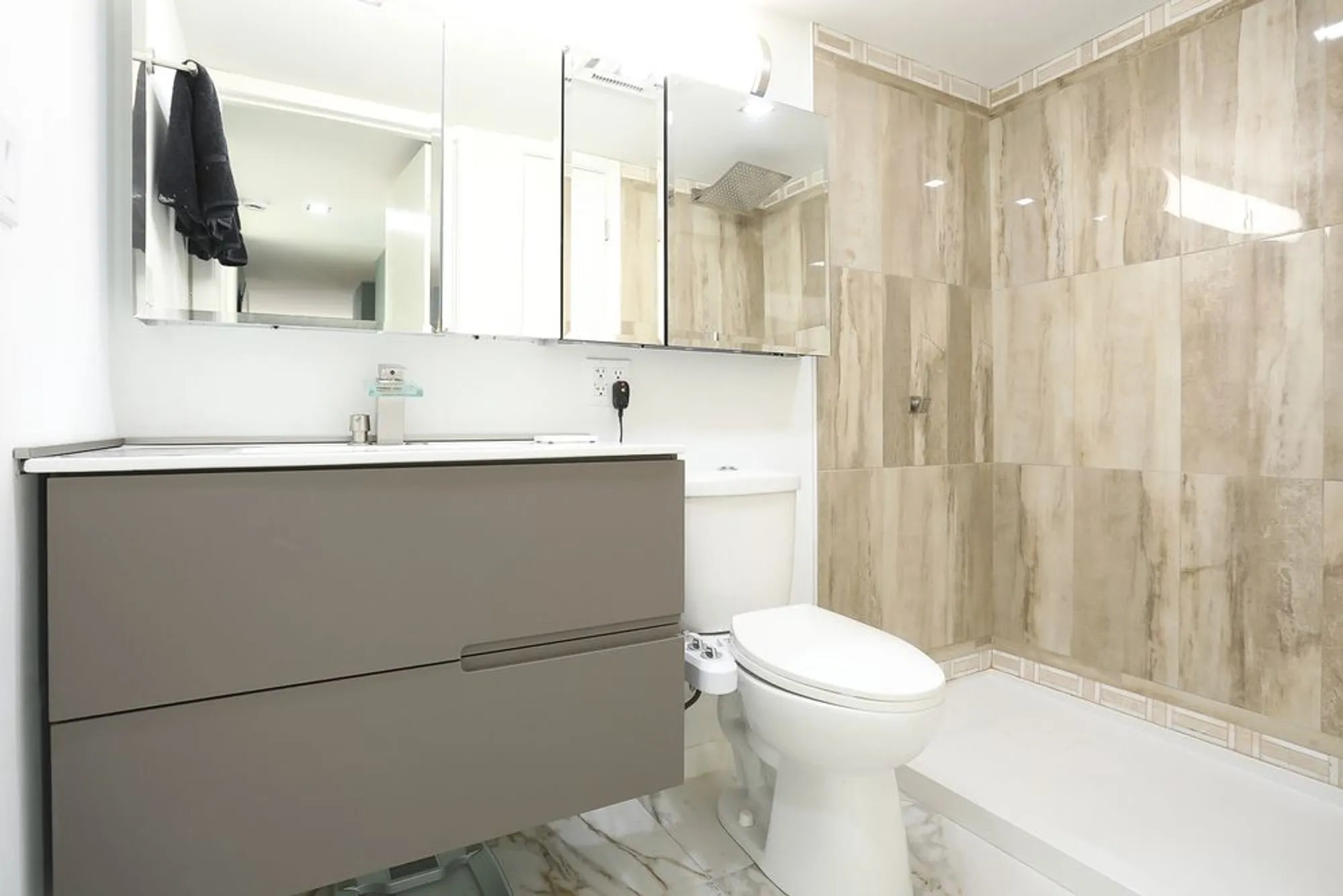 Property Slideshow image 19 of 32 | 2900 maple ave 19e, Downers Grove, IL, 60515