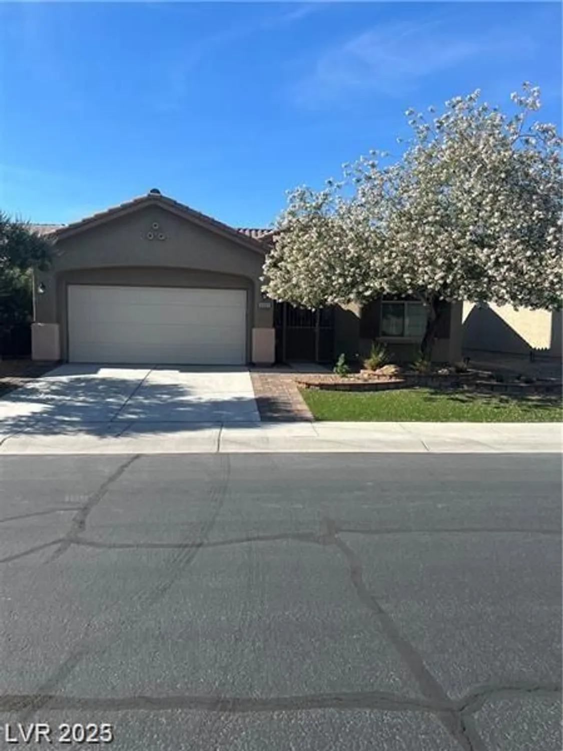 Property Slideshow image 1 of 14 | 6092 fox creek ave, Las Vegas, NV, 89122