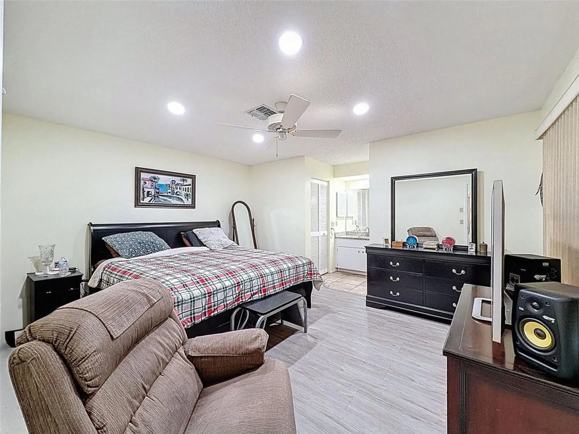 Property Slideshow image 20 of 26 | 11220 elderberry dr, Port Richey, FL, 34668