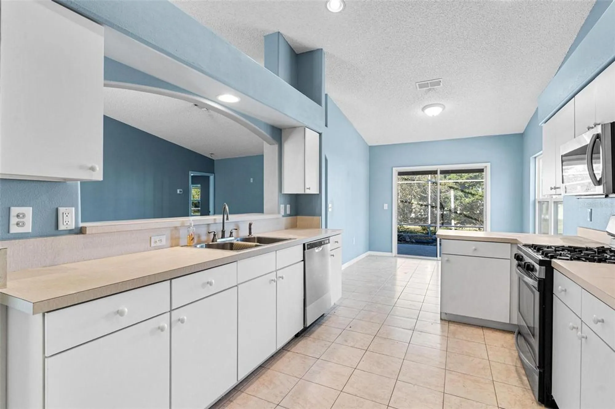 Property Slideshow image 9 of 31 | 1009 forest breeze path, Leesburg, FL, 34748