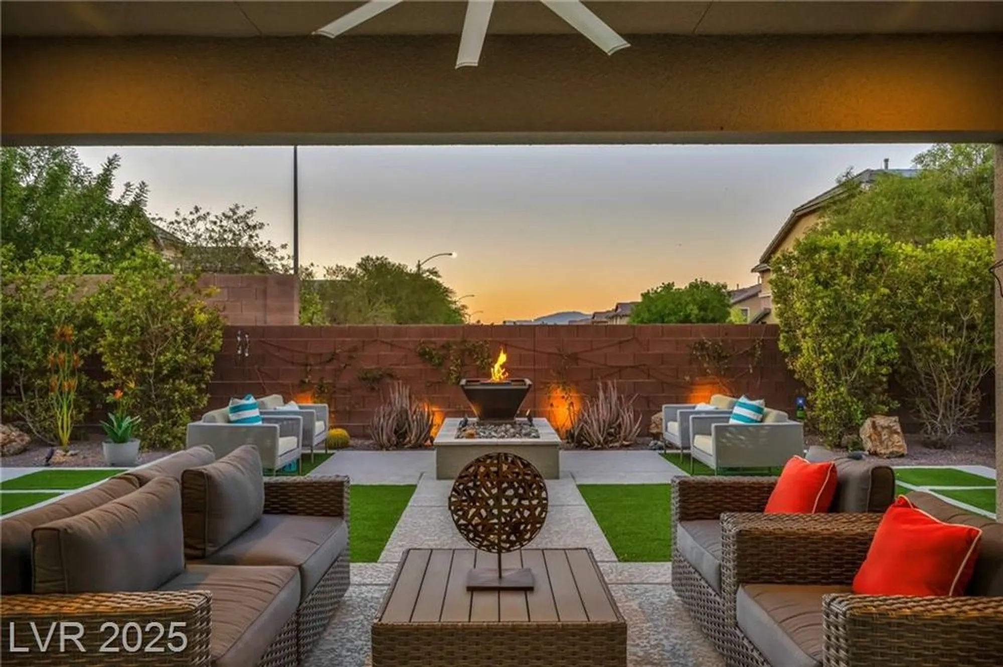 Property Slideshow image 39 of 87 | 9988 regency square ave, Las Vegas, NV, 89148