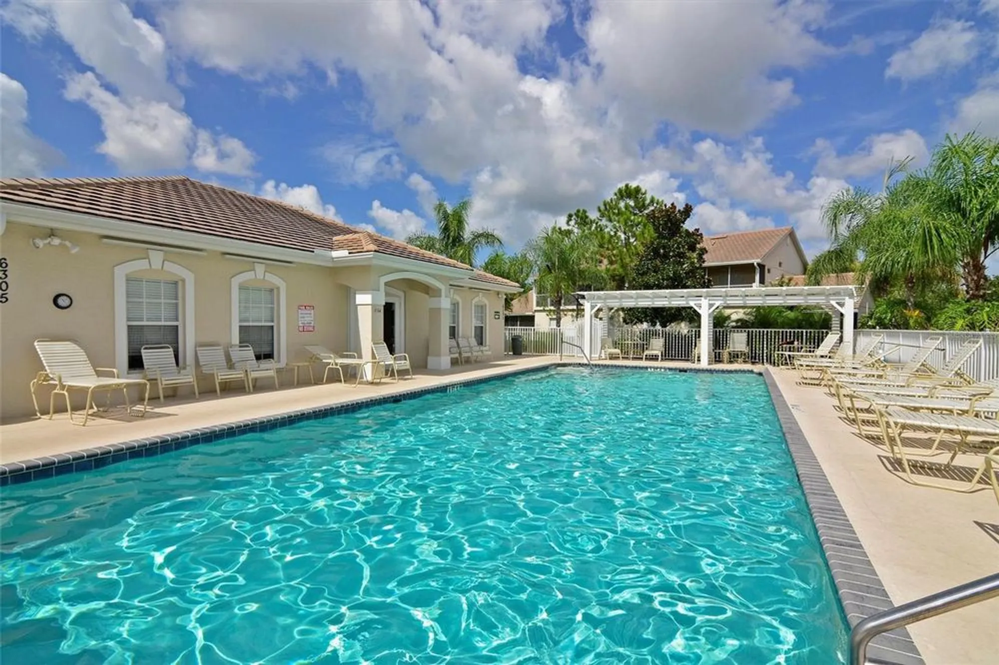 Property Slideshow image 25 of 28 | 6335 bay cedar ln, Bradenton, FL, 34203