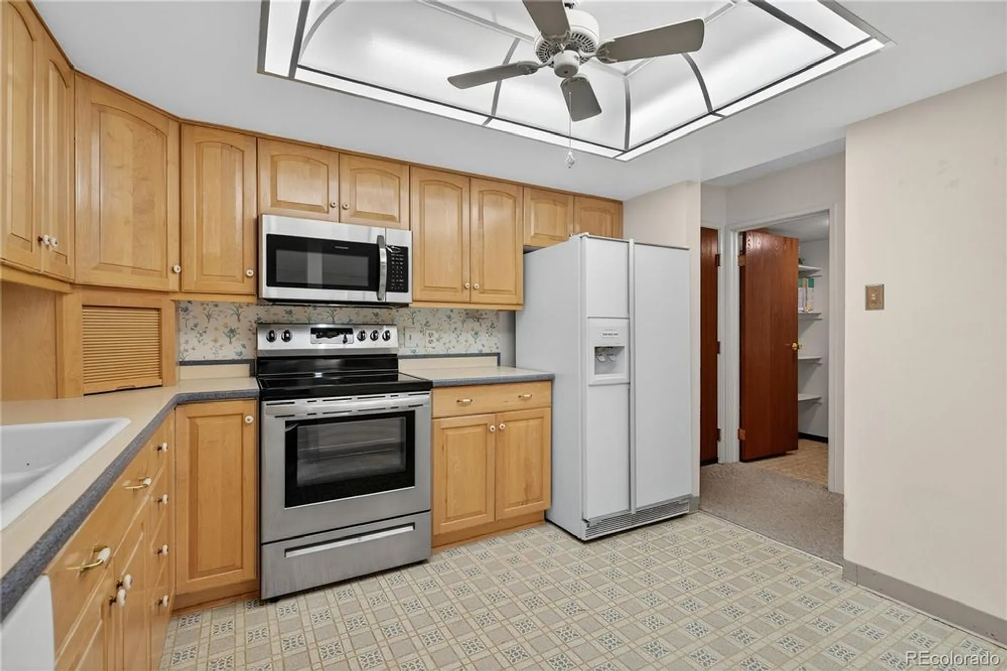 Property Slideshow image 12 of 37 | 13800 e marina dr apt 104, Aurora, CO, 80014
