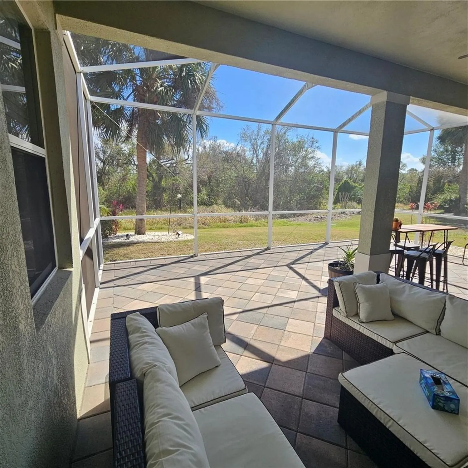 Property Slideshow image 32 of 44 | 920 regal manor way, Sun City Center, FL, 33573