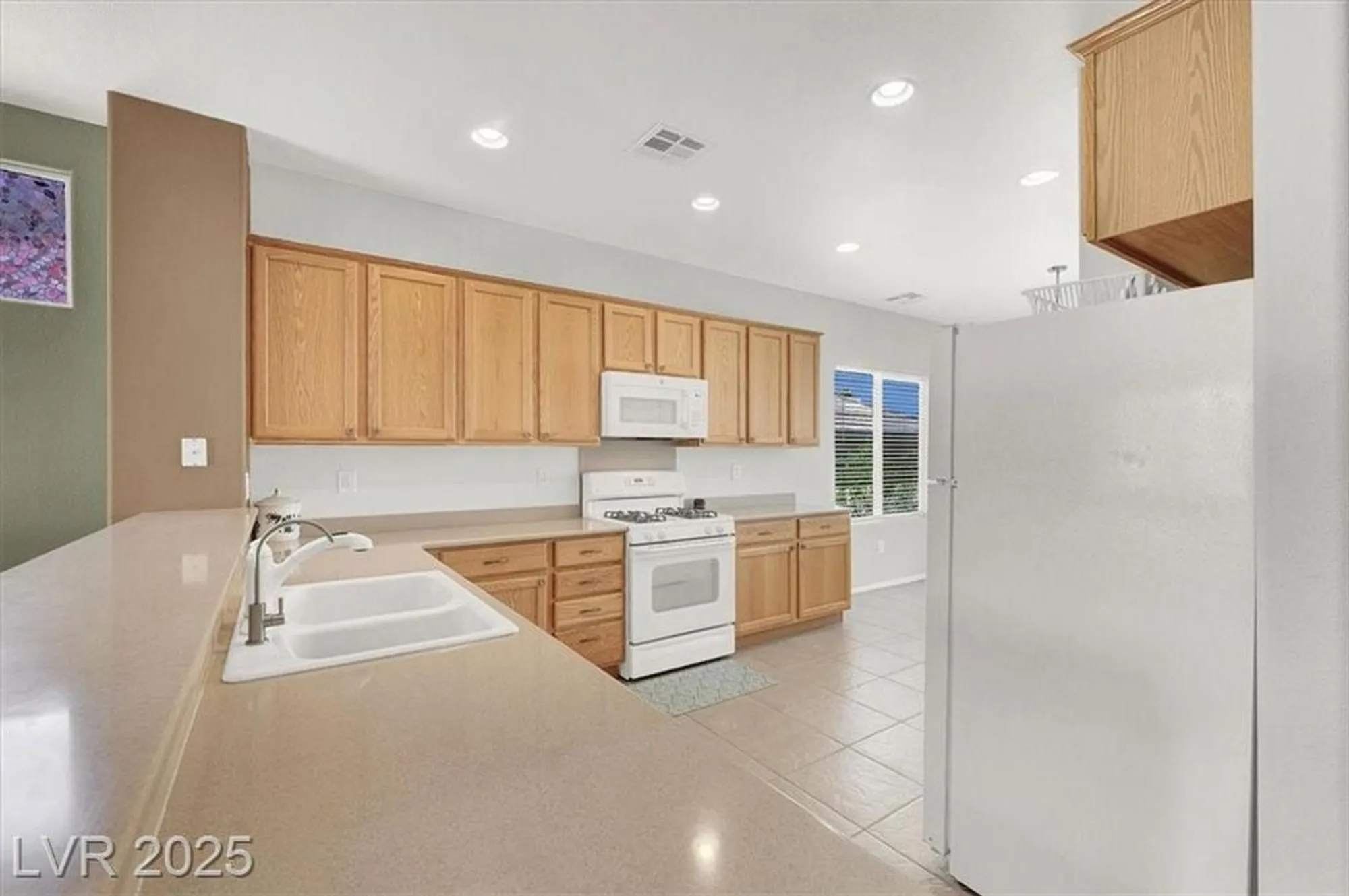 Property Slideshow image 9 of 24 | 2101 sawtooth mountain dr, Henderson, NV, 89044