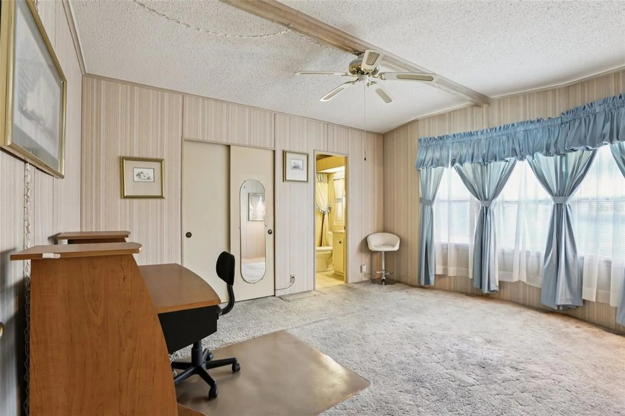 Property Slideshow image 28 of 42 | 4933 colonnades cir, Lakeland, FL, 33811