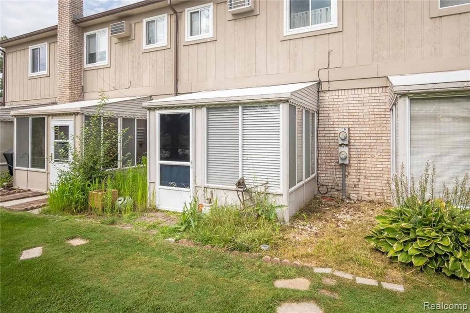 Property Slideshow image 2 of 36 | 61021 heritage blvd # 4, South Lyon, MI, 48178