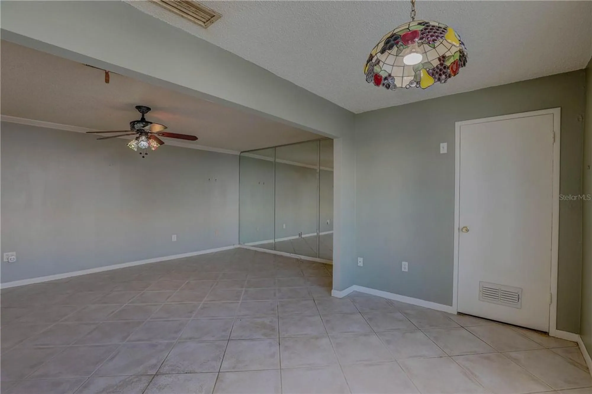 Property Slideshow image 14 of 41 | 5501 80th st n unit 406, Saint Petersburg, FL, 33709