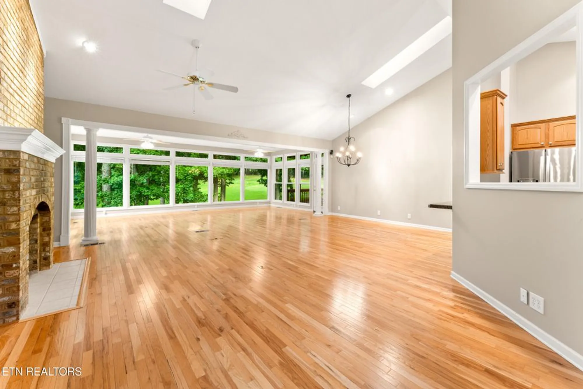 Property Slideshow image 5 of 58 | 123 inata cir, Loudon, TN, 37774