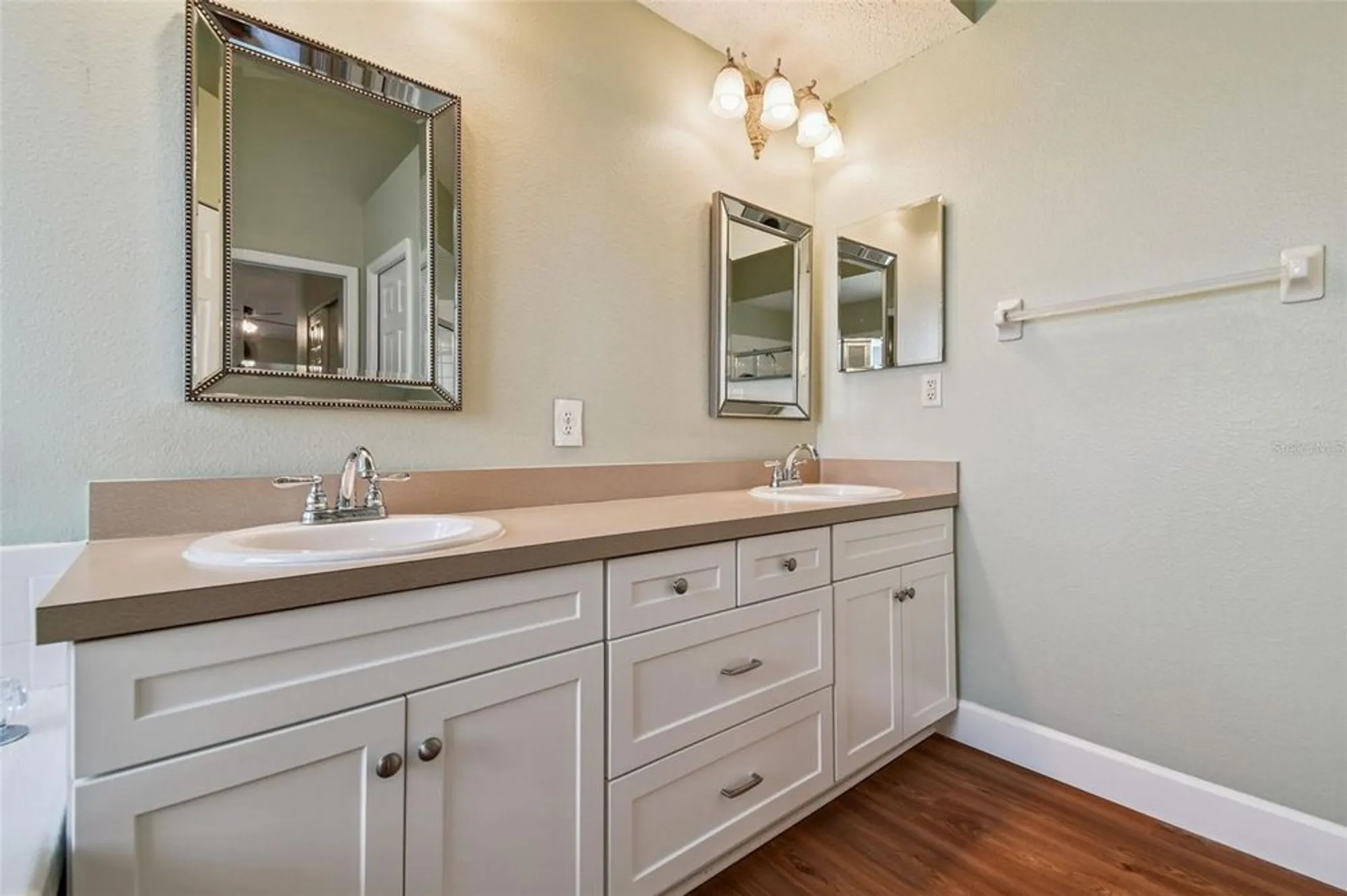 Property Slideshow image 22 of 44 | 2309 lyndhurst dr, Sun City Center, FL, 33573