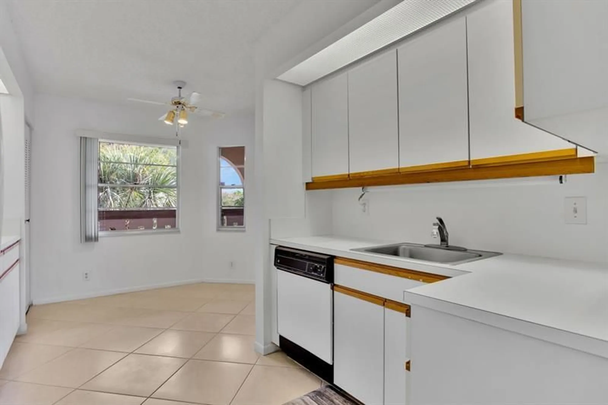 Property Slideshow image 9 of 30 | 1601 abaco dr d4, Coconut Creek, FL, 33066