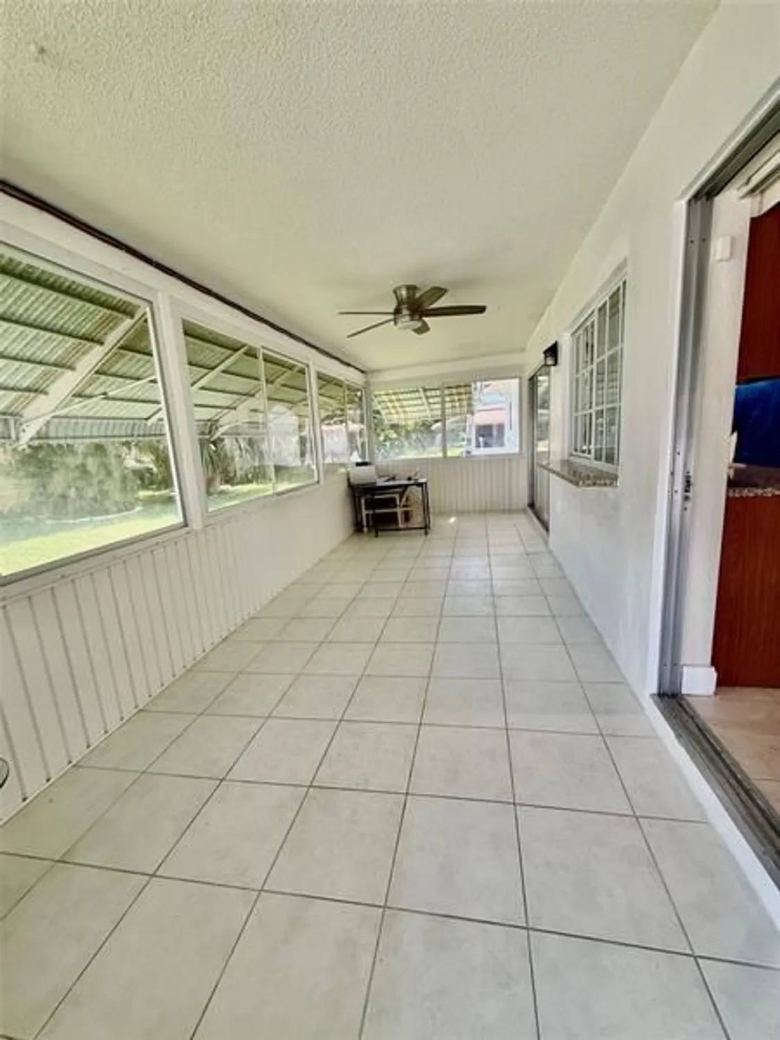 Property Slideshow image 8 of 19 | 4605 nw 49th st, Tamarac, FL, 33319