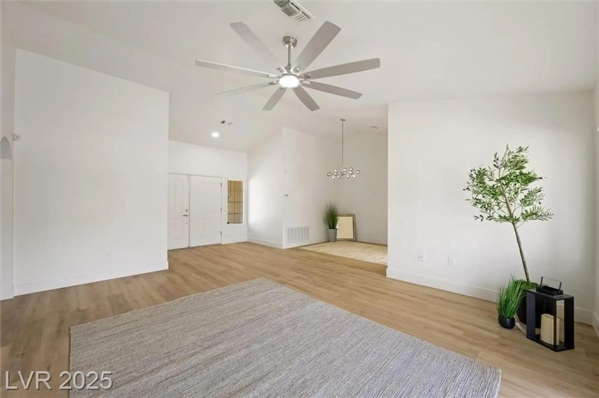 Property Slideshow image 6 of 40 | 2517 desert sands dr, Las Vegas, NV, 89134