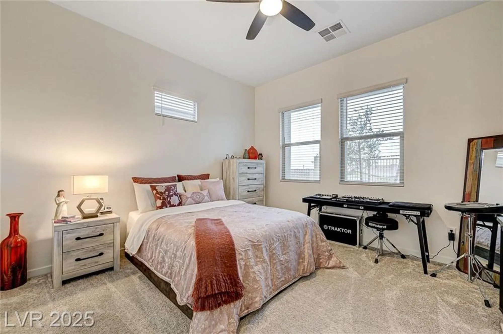 Property Slideshow image 37 of 67 | 912 allister fields ln, Las Vegas, NV, 89138