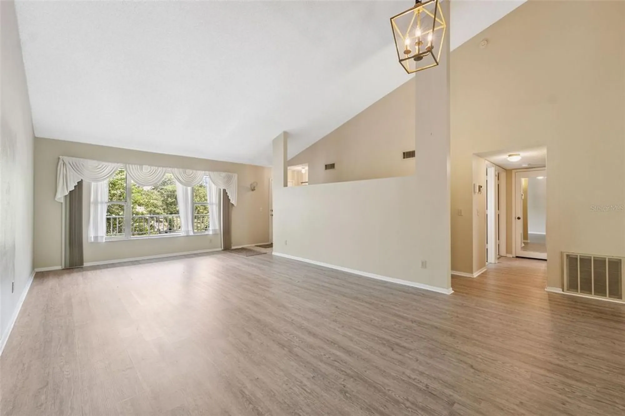 Property Slideshow image 10 of 49 | 2192 swedish dr 26, Clearwater, FL, 33763