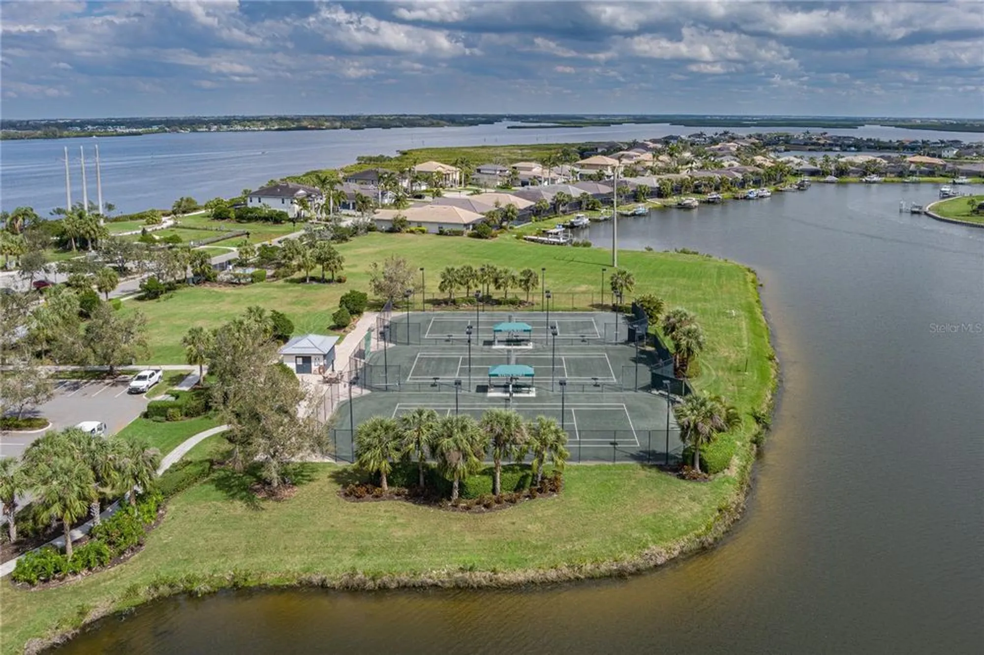 Property Slideshow image 37 of 56 | 5040 lake overlook ave, Bradenton, FL, 34208