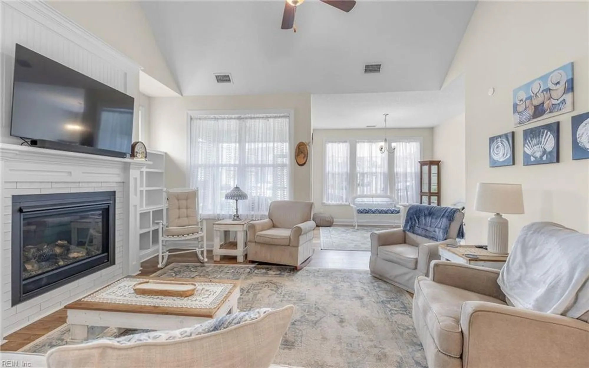 Property Slideshow image 7 of 50 | 4639 longleaf pl, Chesapeake, VA, 23321