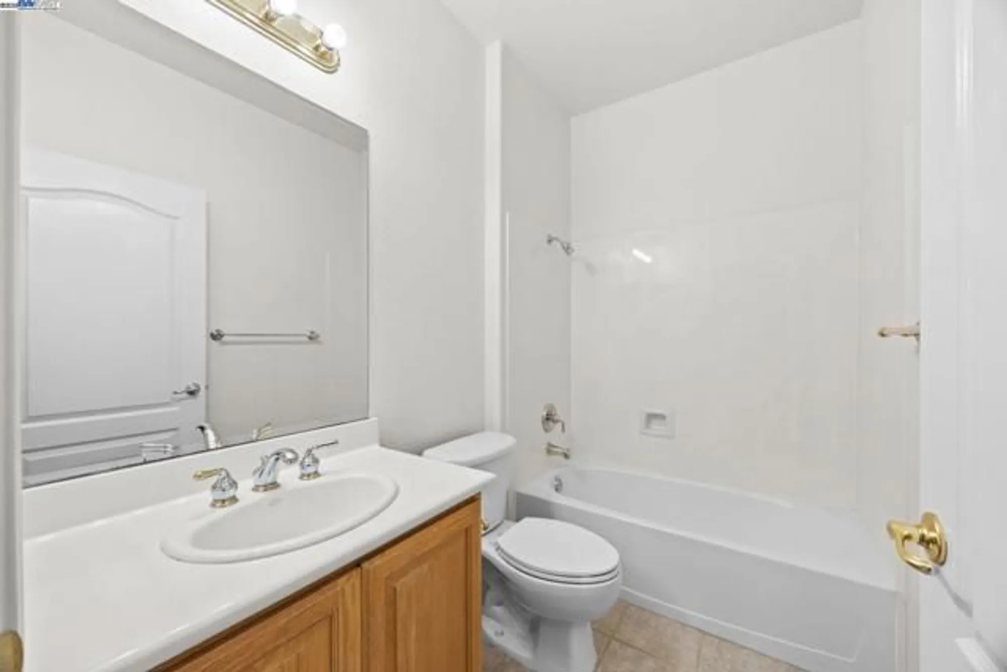 Property Slideshow image 18 of 36 | 993 centennial dr, Brentwood, CA, 94513