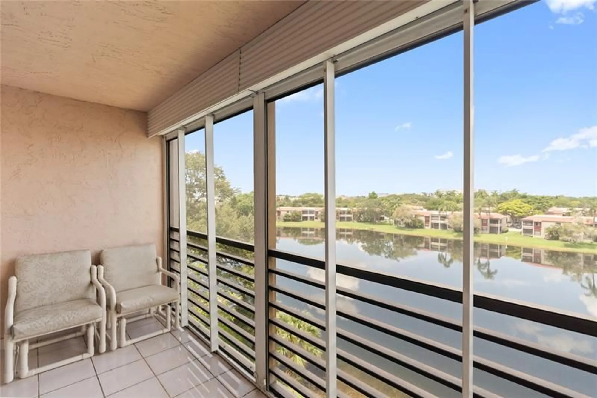 Property Slideshow image 19 of 38 | 900 colony point cir 511, Pembroke Pines, FL, 33026