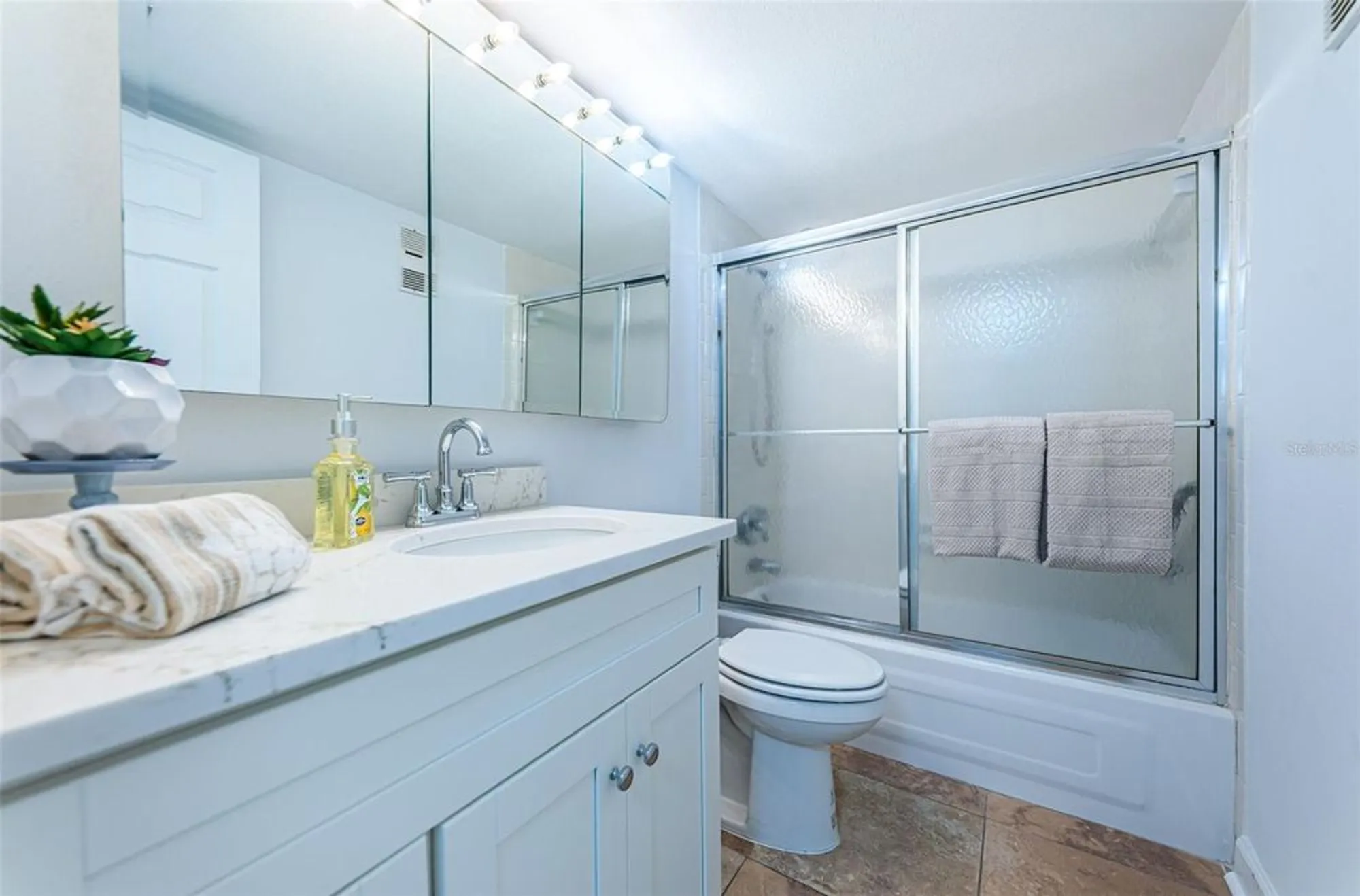 Property Slideshow image 27 of 90 | 7420 bay island dr 171, South Pasadena, FL, 33707