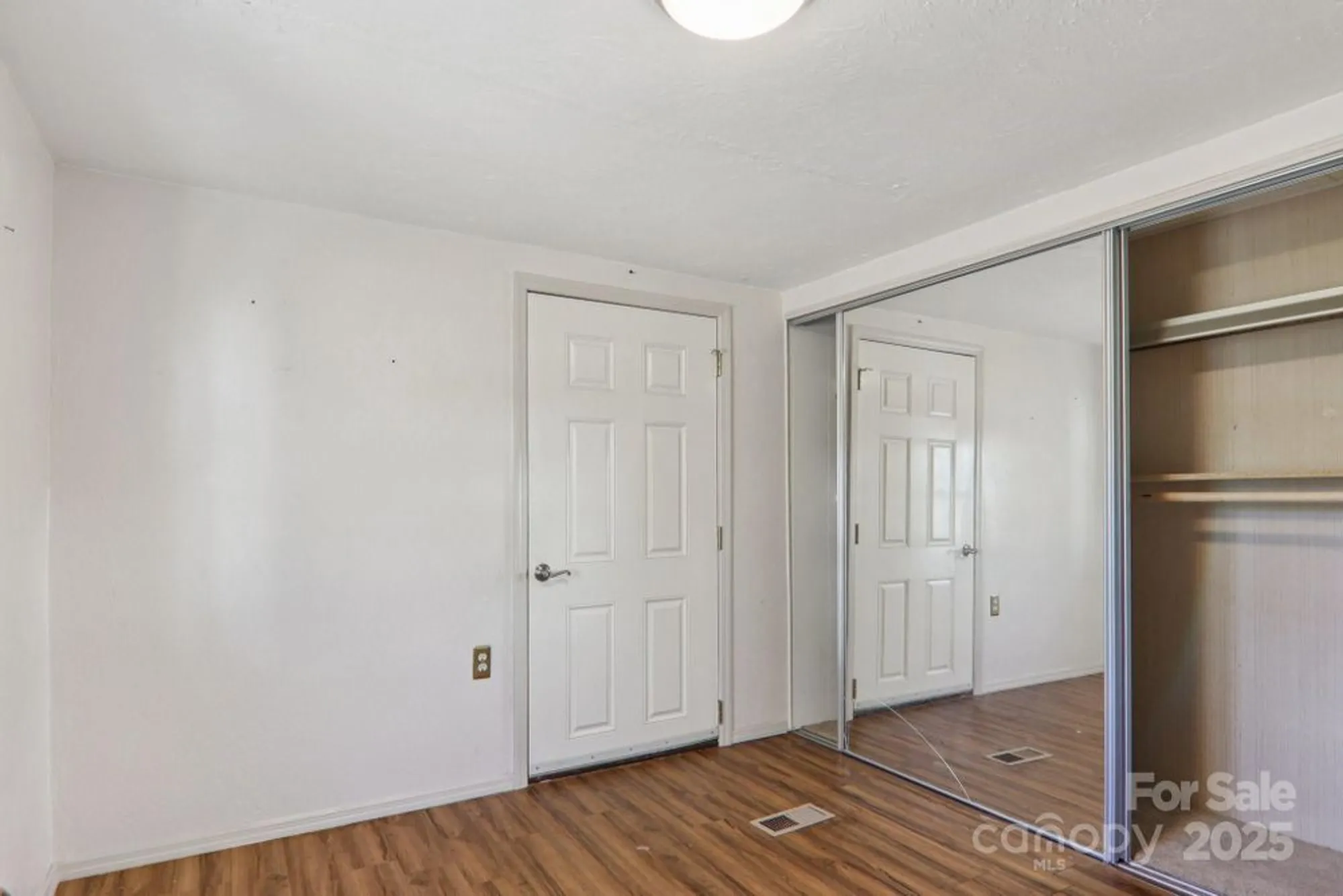 Property Slideshow image 30 of 44 | 201 cranbrook cir, Hendersonville, NC, 28792