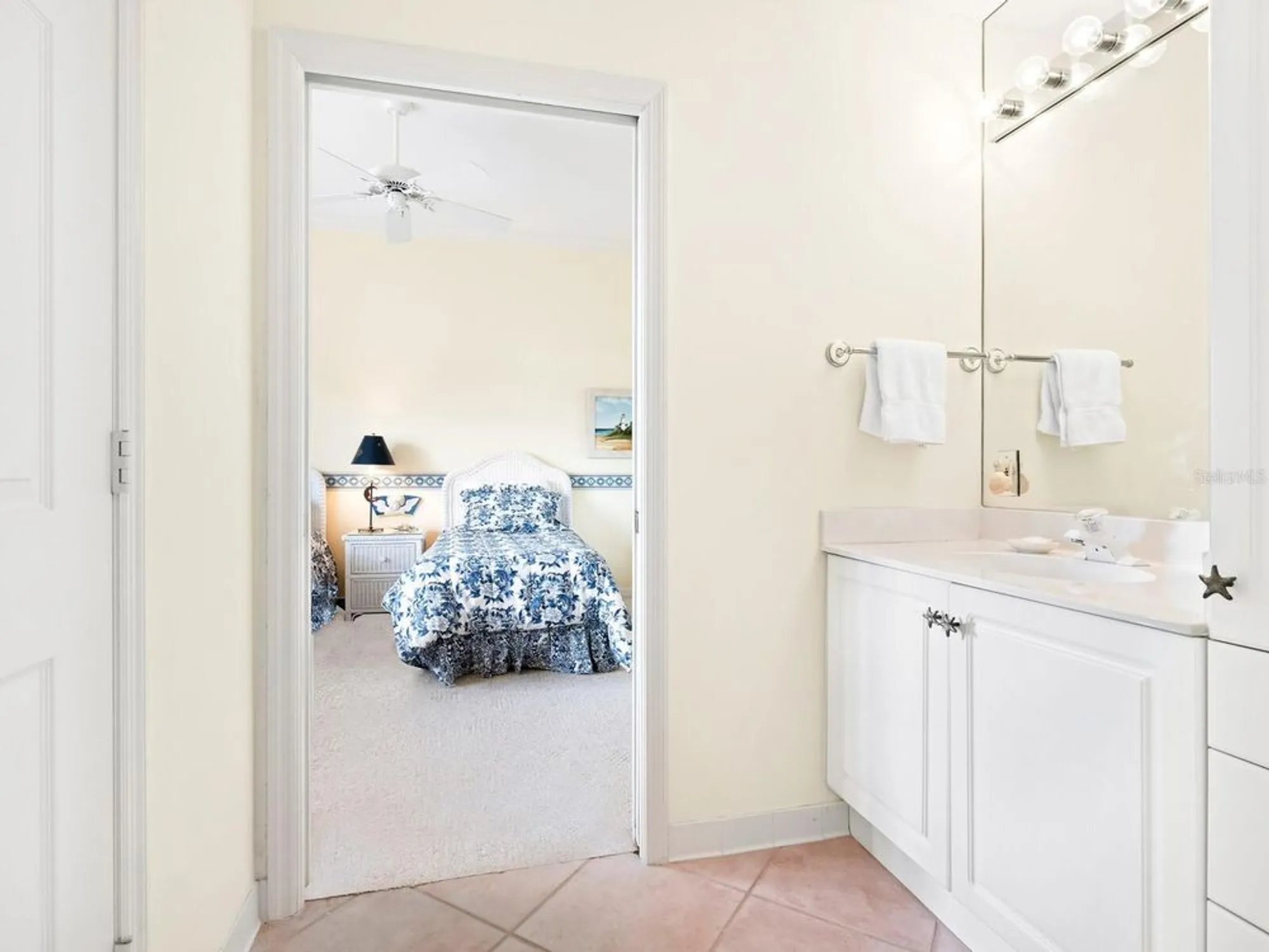 Property Slideshow image 24 of 38 | 5440 eagles point cir 405, Sarasota, FL, 34231