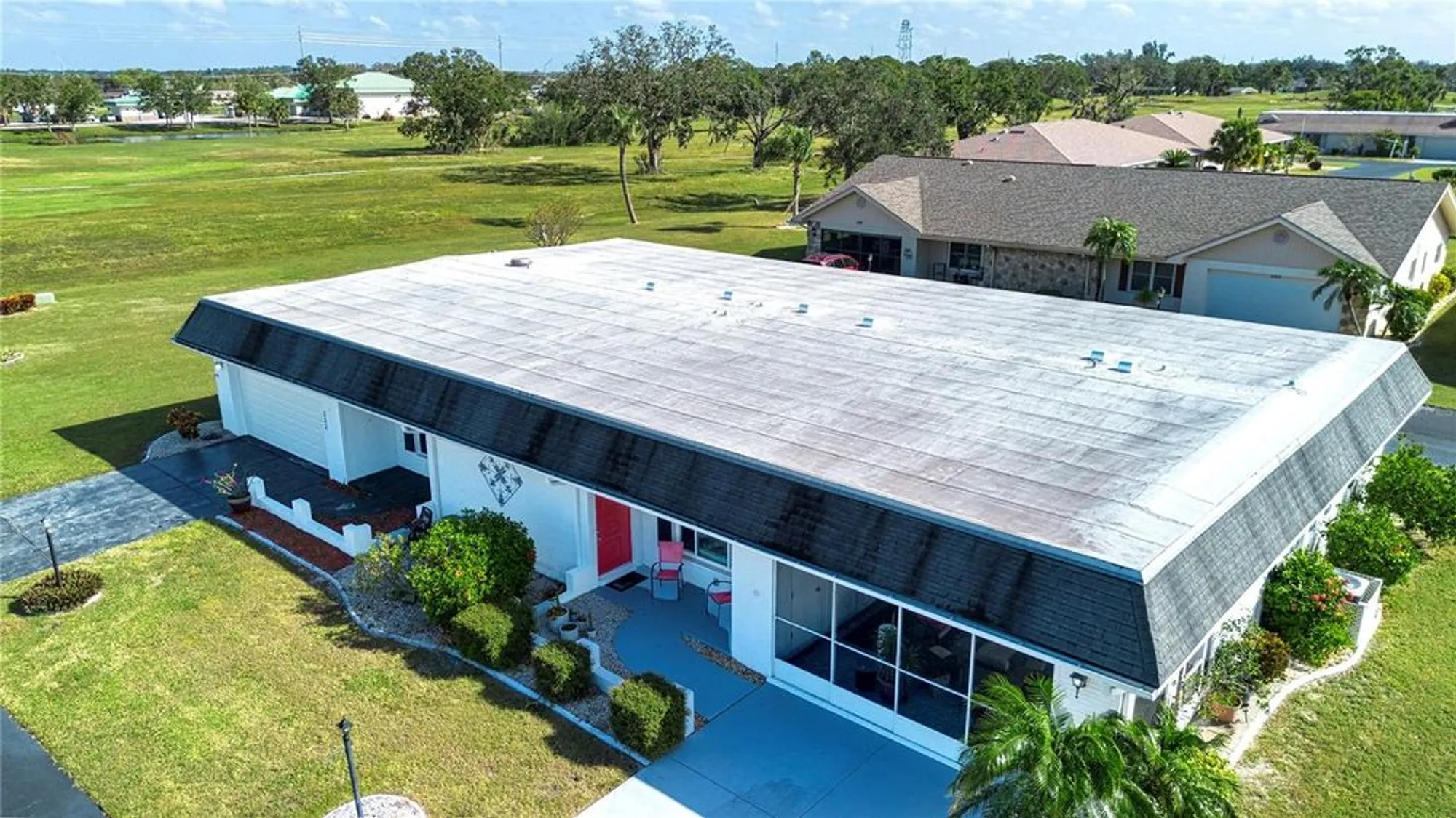 Property Slideshow image 4 of 60 | 332 club manor dr # 10, Sun City Center, FL, 33573