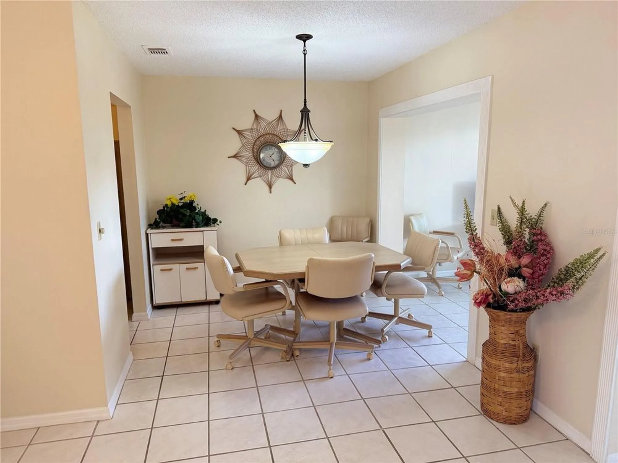 Property Slideshow image 9 of 37 | 407 feltham trl unit b, Sun City Center, FL, 33573
