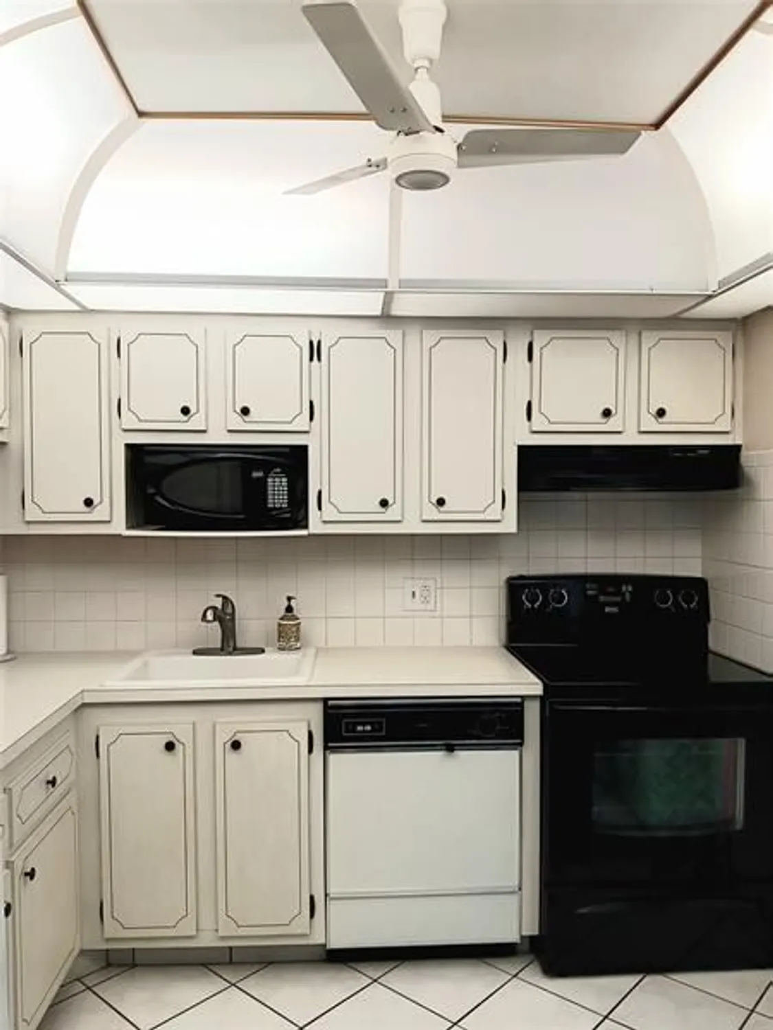 Property Slideshow image 3 of 39 | 1055 country club dr 301, Margate, FL, 33063