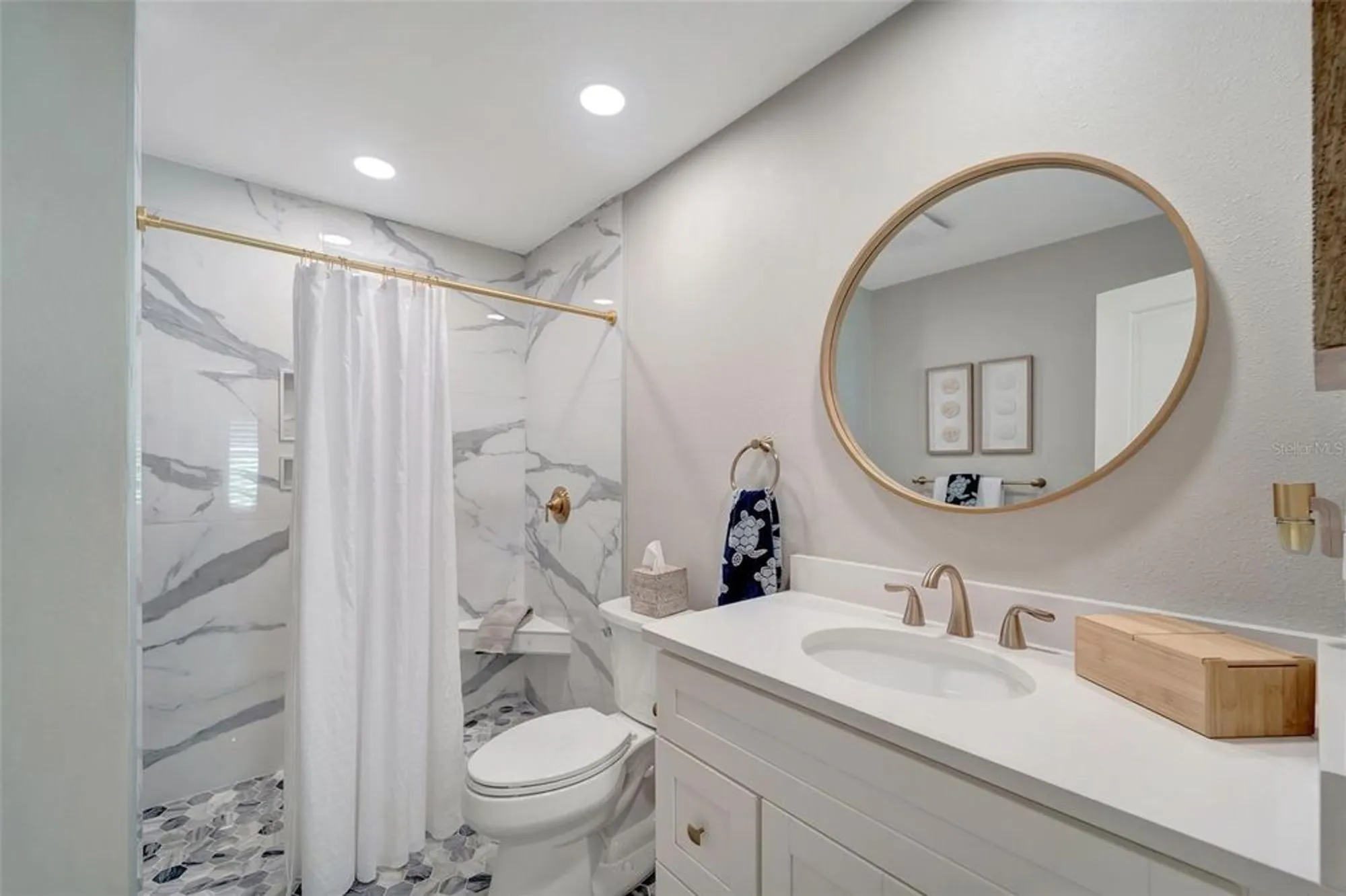 Property Slideshow image 20 of 36 | 3546 auburn ct 240, Sarasota, FL, 34231