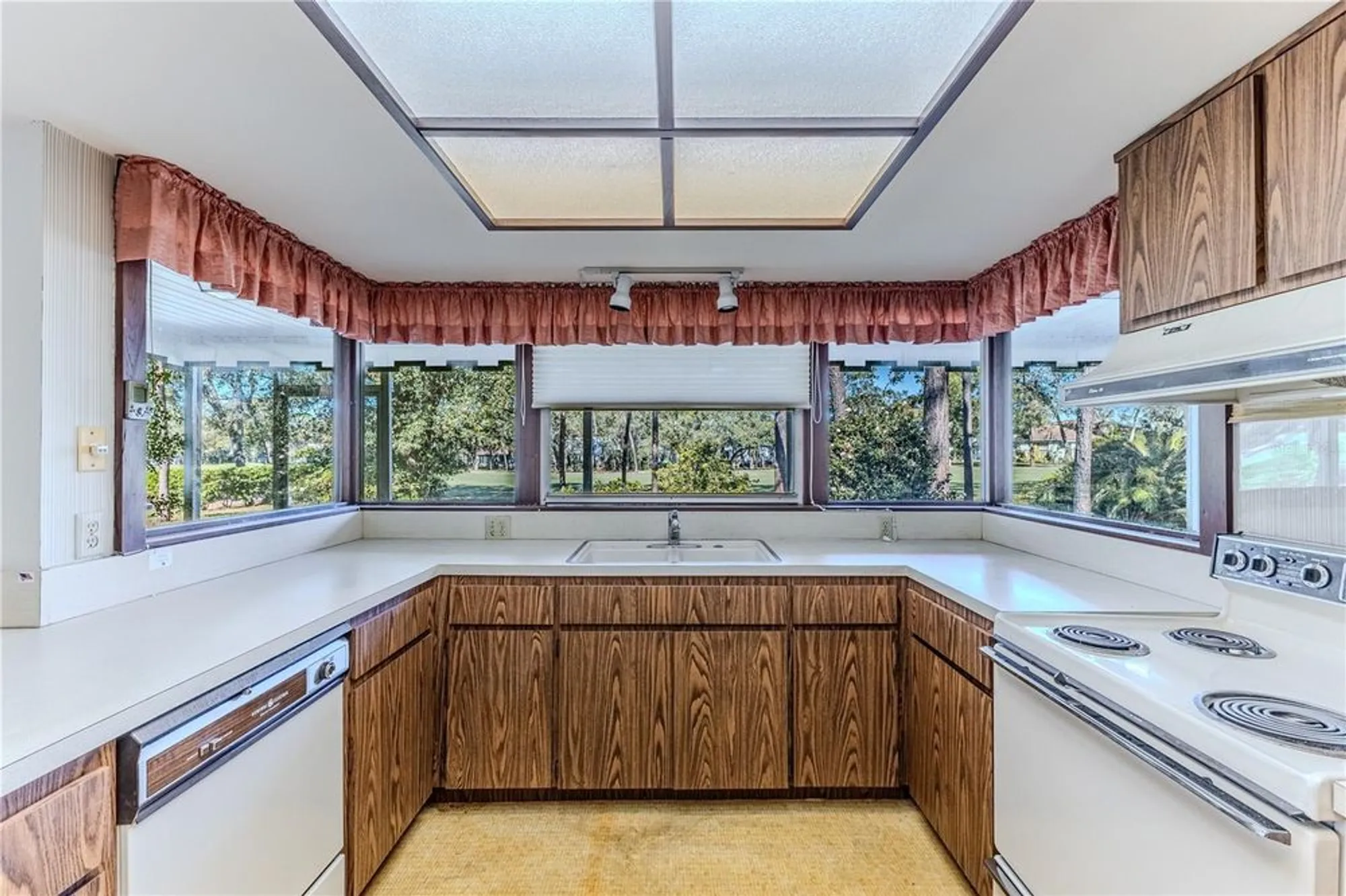 Property Slideshow image 19 of 73 | 2193 timber lodge ln, Spring Hill, FL, 34606