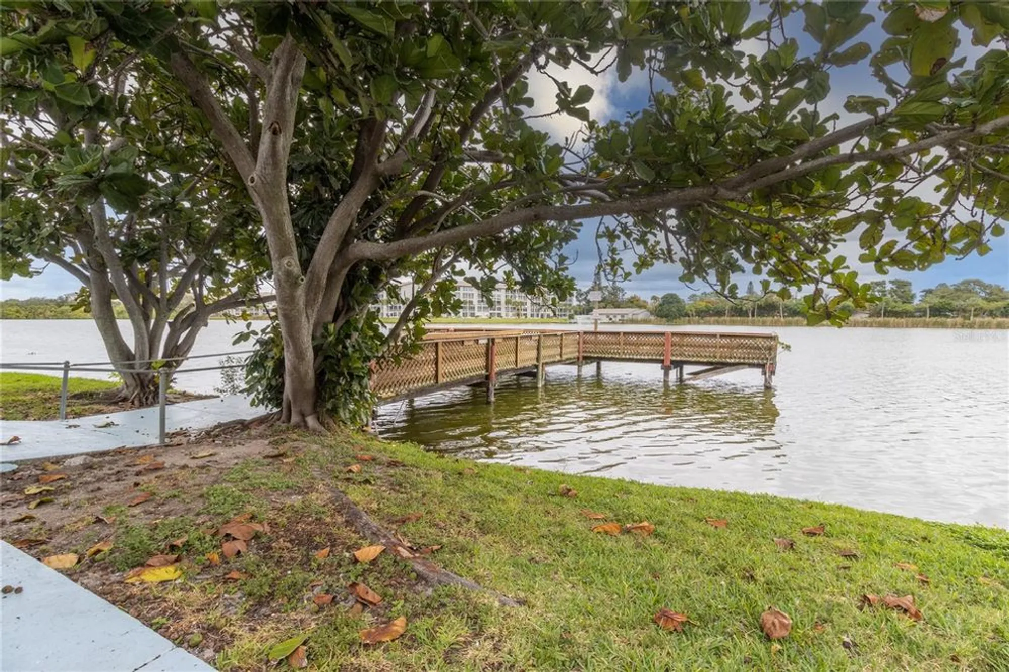Property Slideshow image 37 of 38 | 4103 lake bayshore dr # 404, Bradenton, FL, 34205