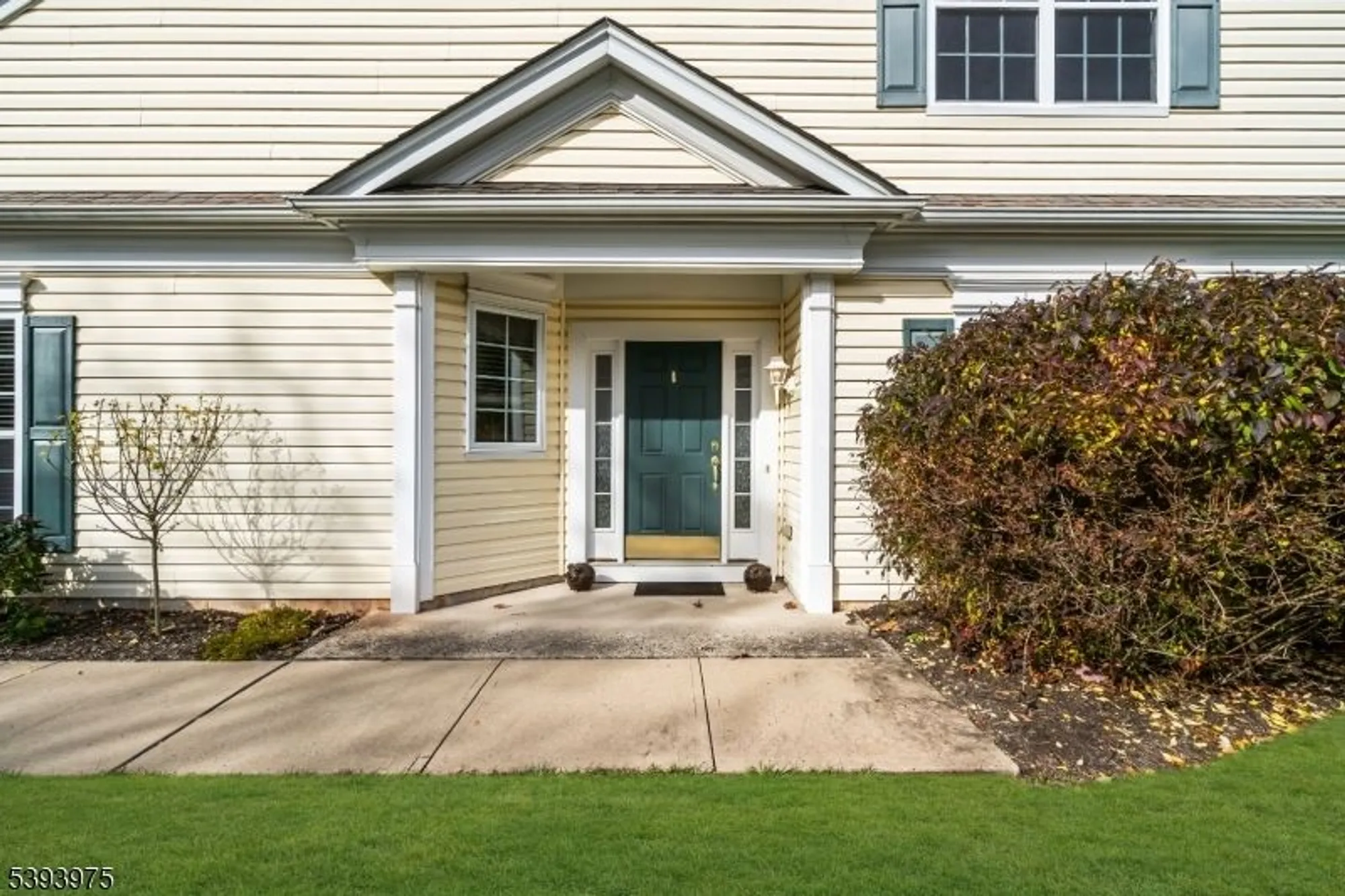 Property Slideshow image 3 of 50 | 236 knollcrest ct, Somerset, NJ, 08873