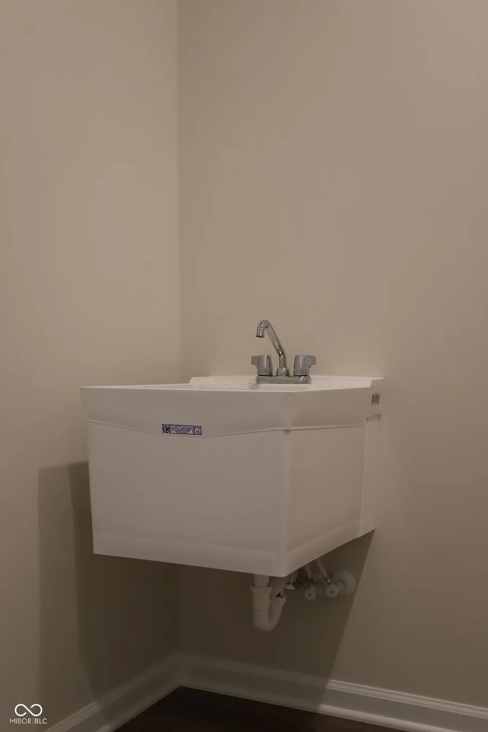 Property Slideshow image 52 of 61 | 811 daisy st, Greenwood, IN, 46143