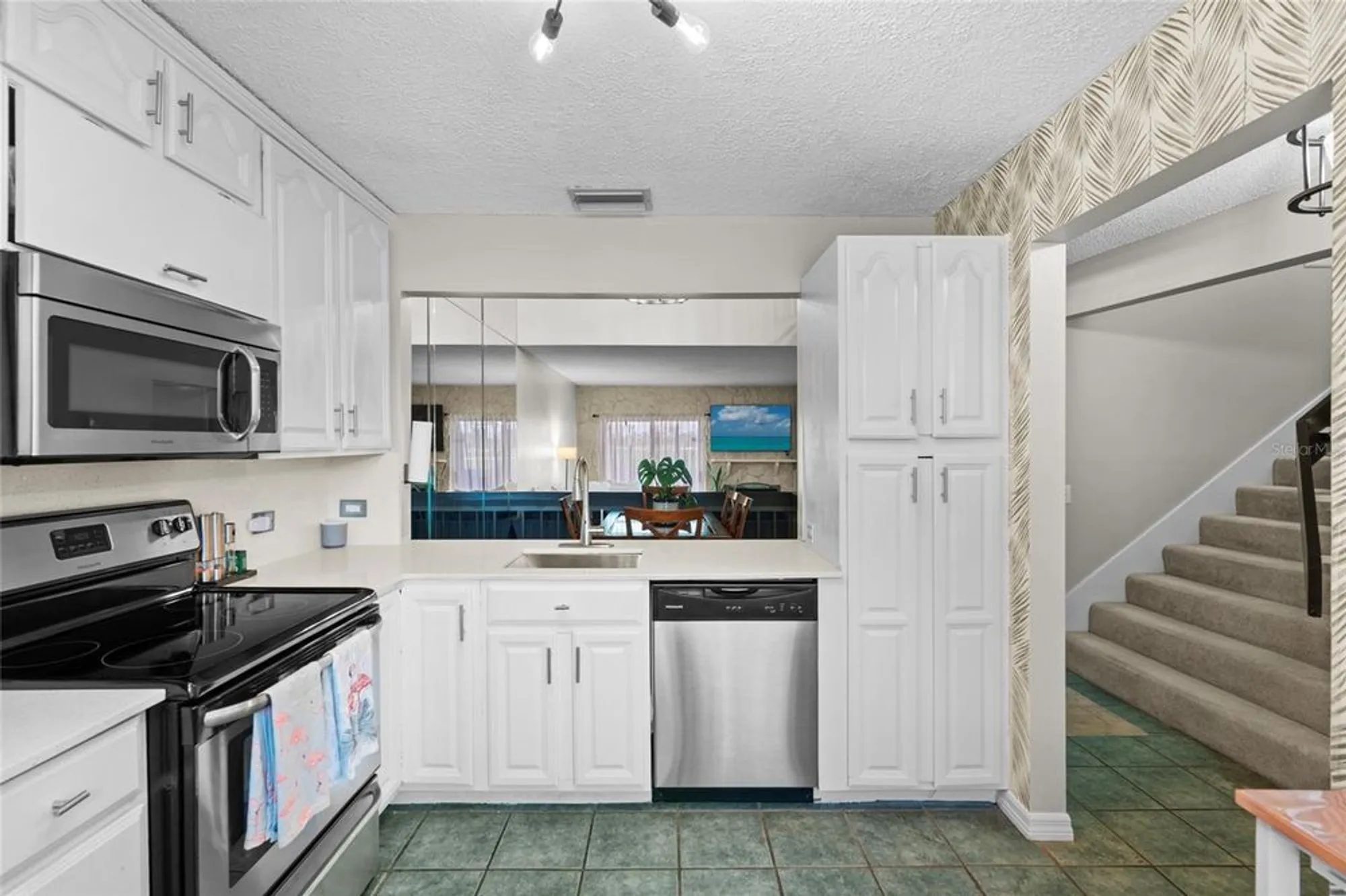 Property Slideshow image 15 of 52 | 6140 sun blvd unit 7, St Petersburg, FL, 33715