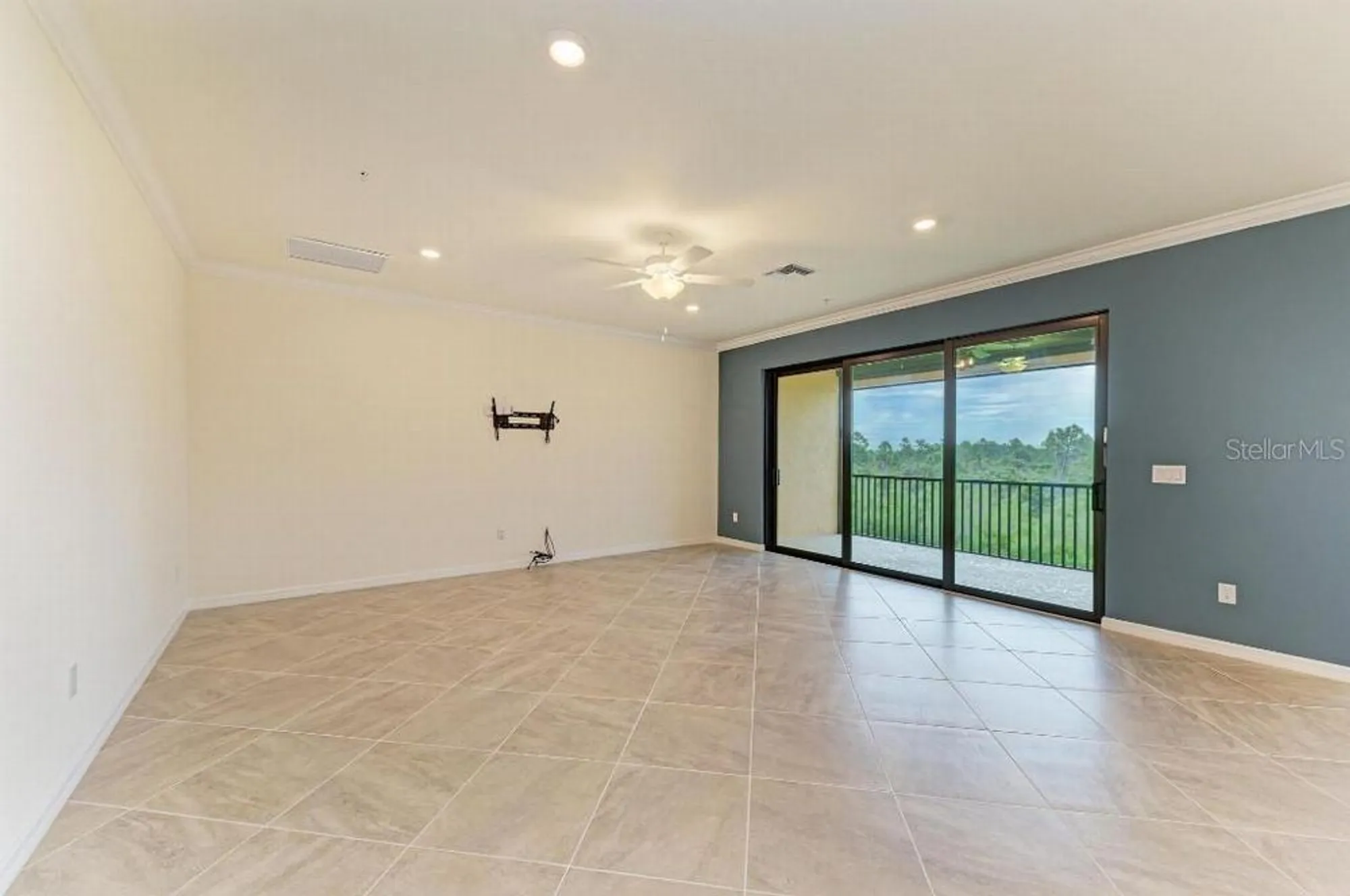 Property Slideshow image 5 of 42 | 10043 crooked creek dr unit 202, Venice, FL, 34293