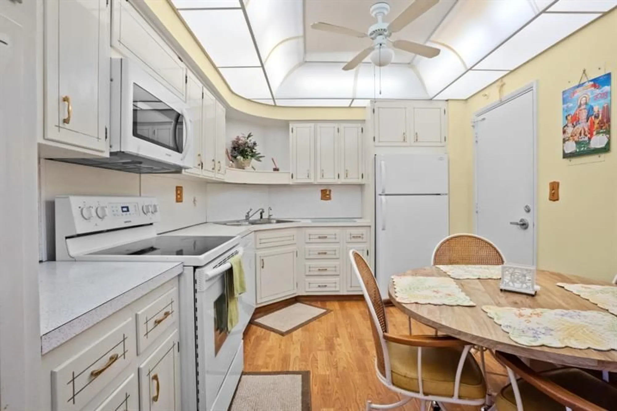 Property Slideshow image 11 of 27 | 3300 ne 36th st 201, Fort Lauderdale, FL, 33308