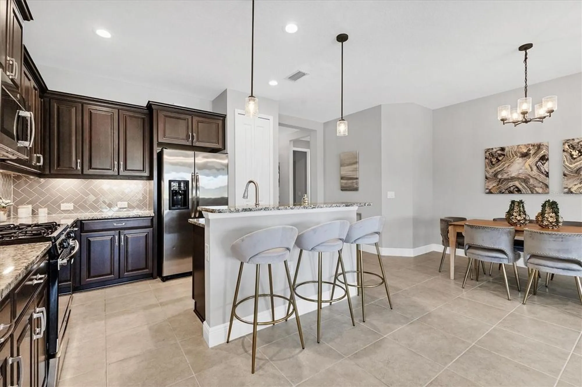 Property Slideshow image 14 of 55 | 21649 avon park ct, Venice, FL, 34293