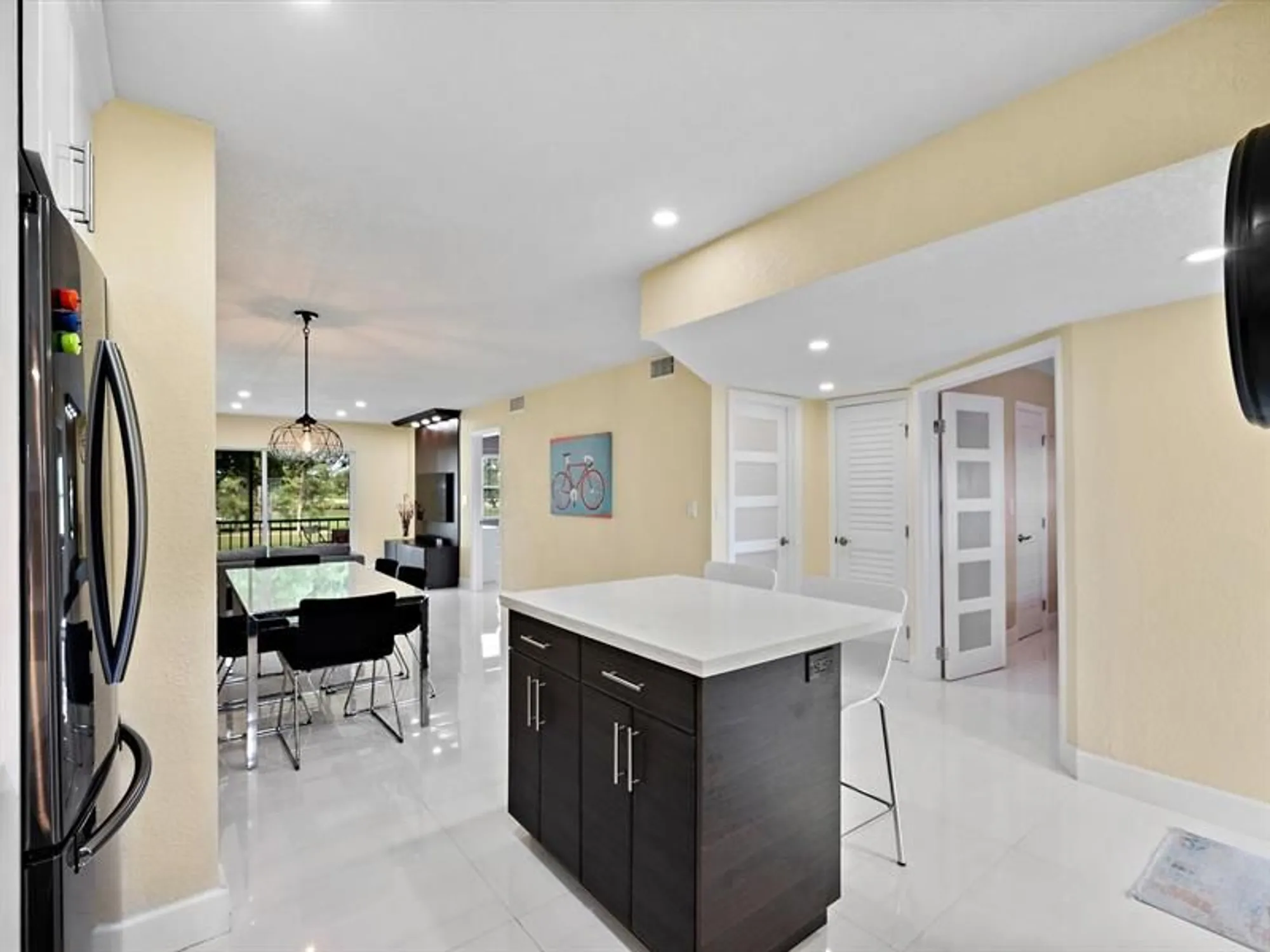 Property Slideshow image 12 of 44 | 9300 n hollybrook lake dr 303, Pembroke Pines, FL, 33025