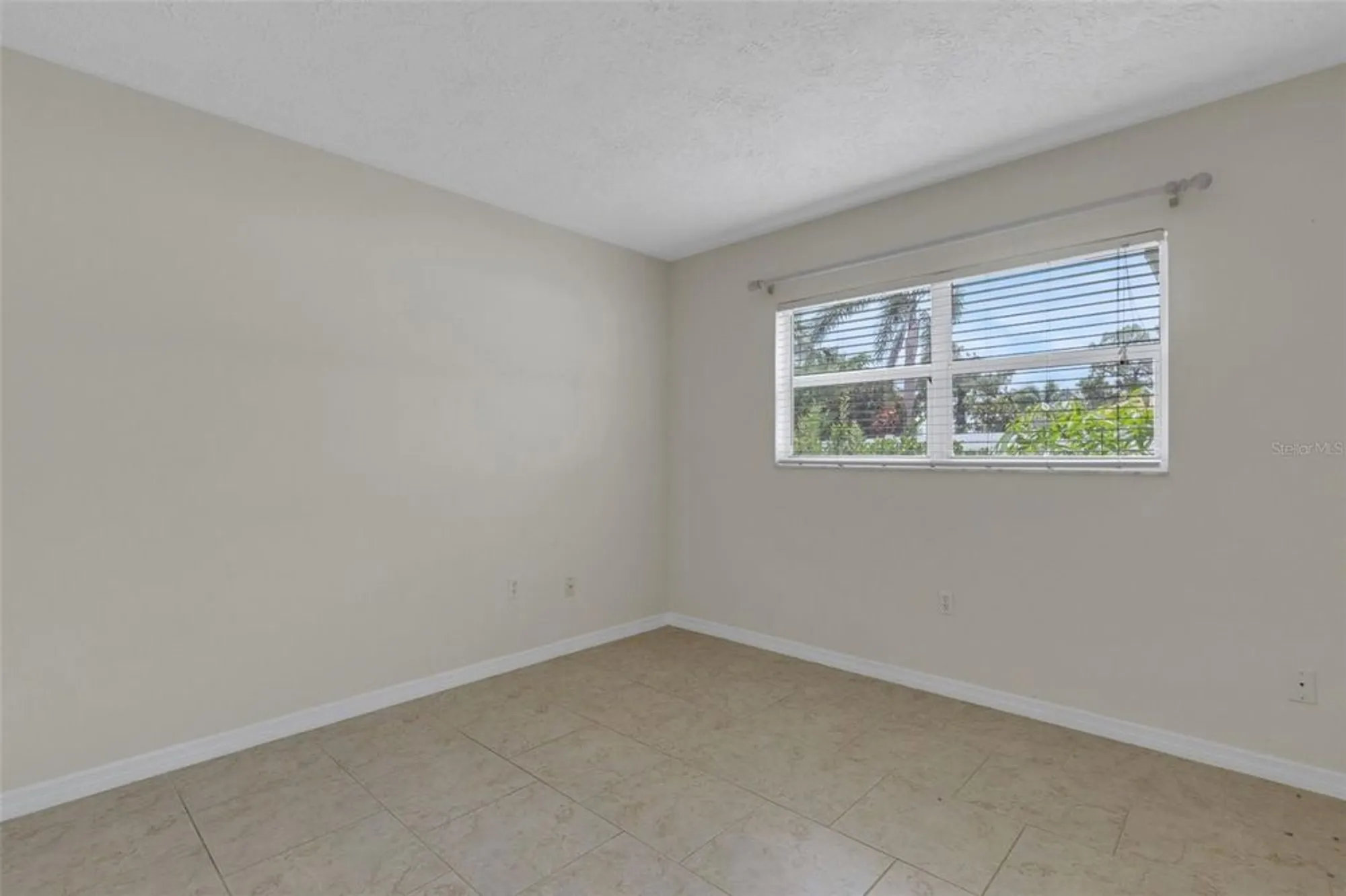 Property Slideshow image 28 of 33 | 5217 canterbury dr, Sarasota, FL, 34243