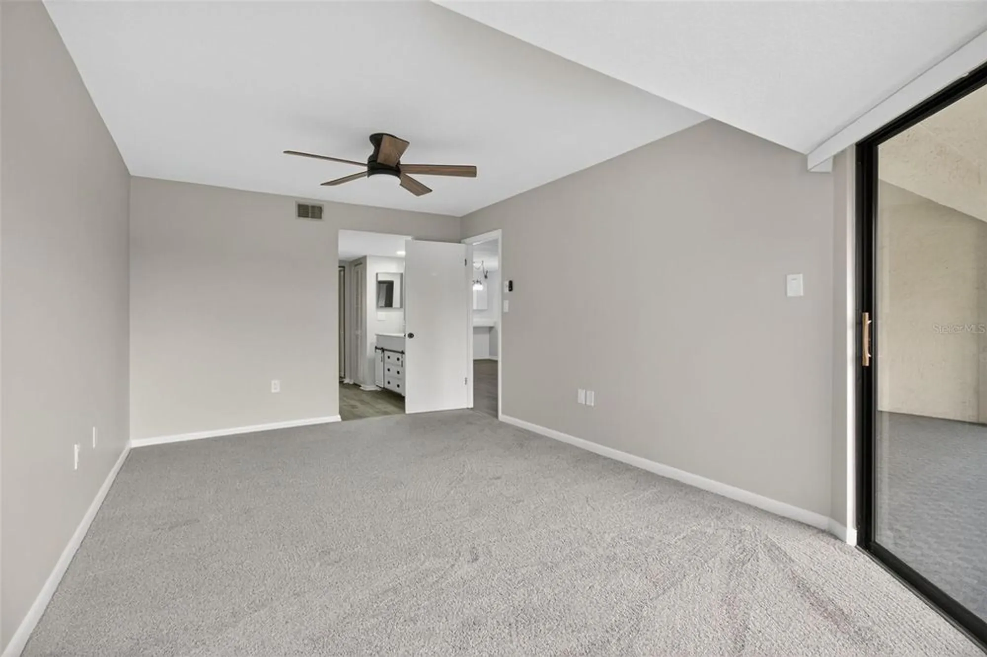 Property Slideshow image 17 of 37 | 1933 golfview dr # 1933, Tarpon Springs, FL, 34689