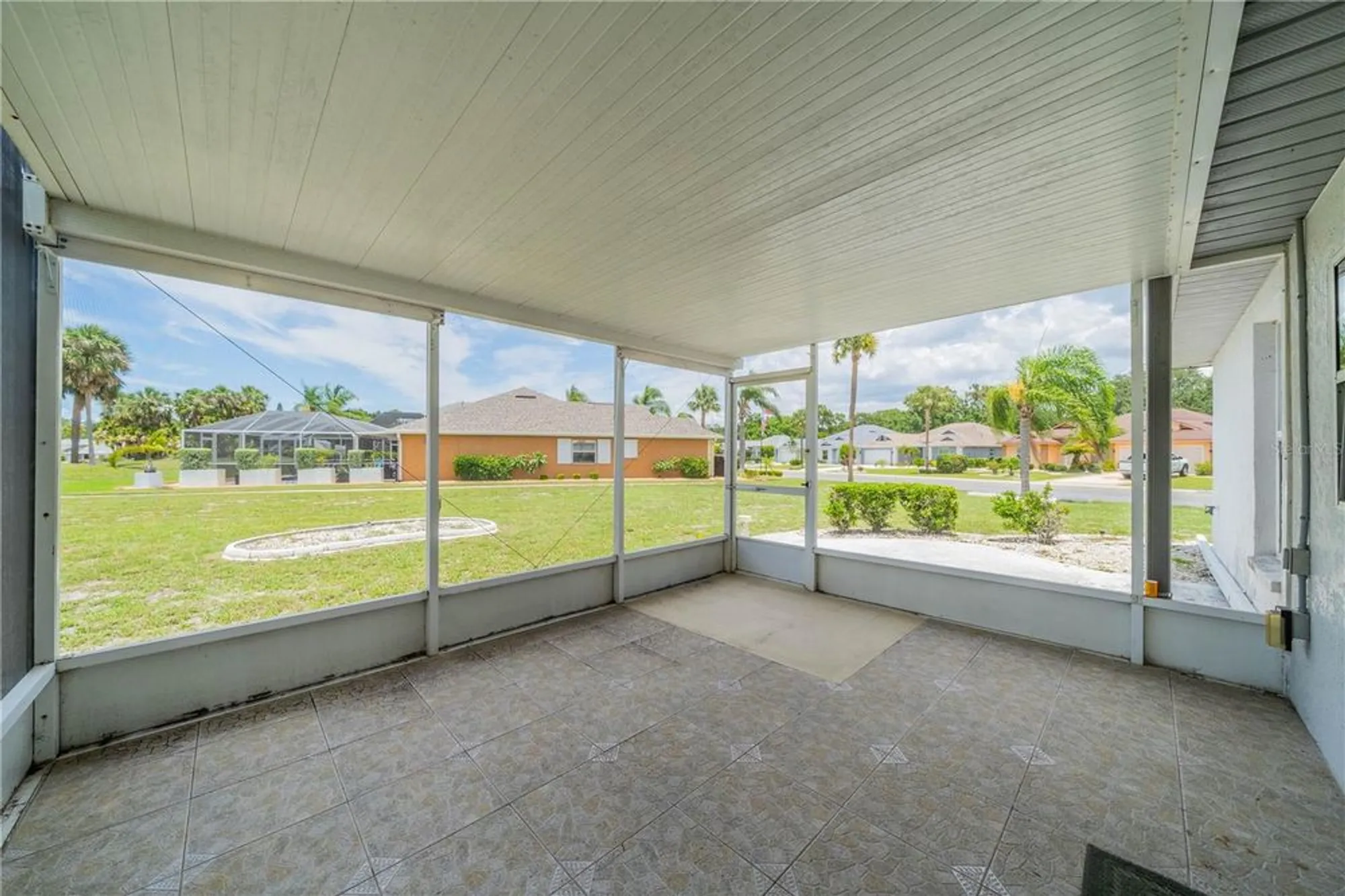 Property Slideshow image 34 of 47 | 301 caloosa palms ct, Sun City Center, FL, 33573