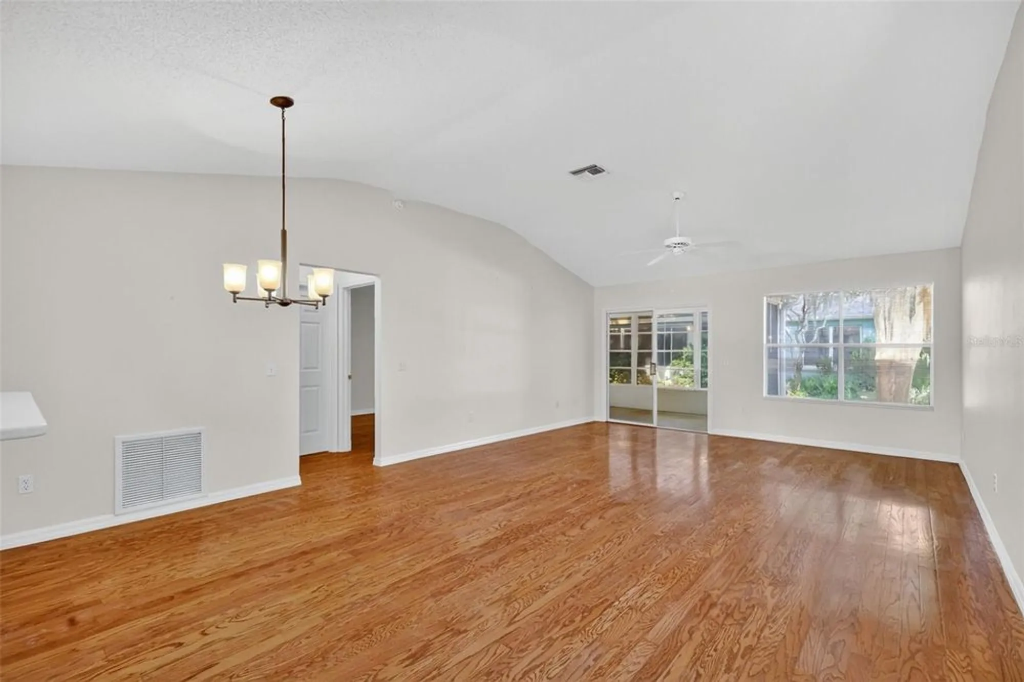 Property Slideshow image 16 of 40 | 604 juanita ct, The Villages, FL, 32159