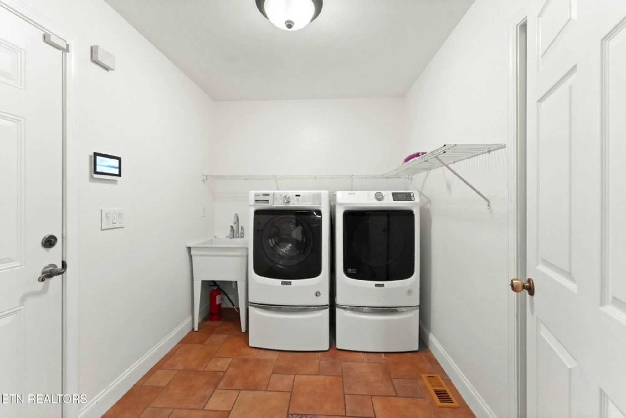 Property Slideshow image 14 of 38 | 109 markham ln, Crossville, TN, 38558