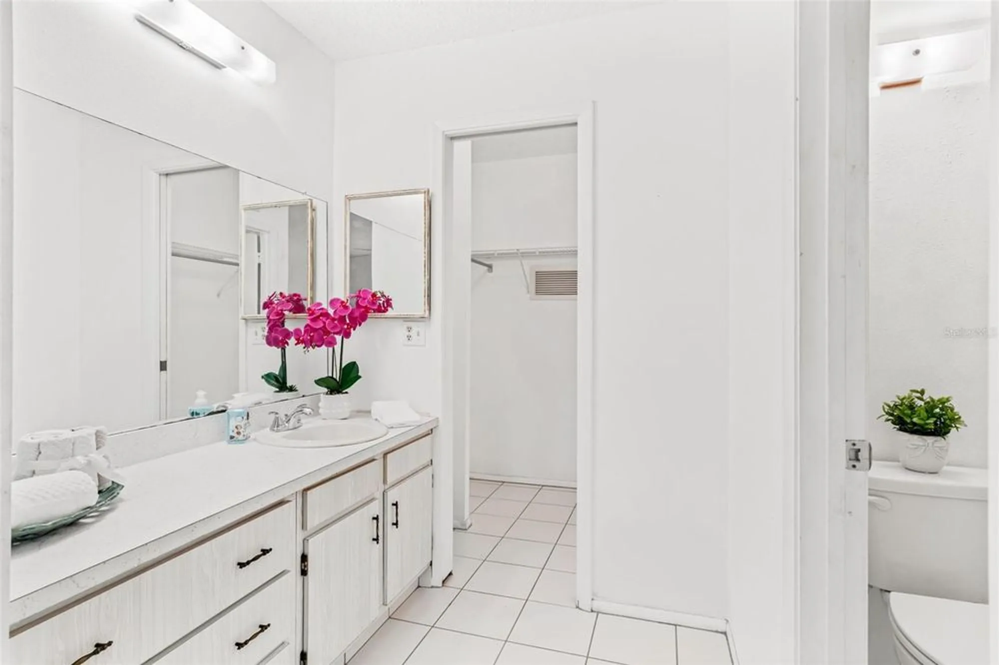 Property Slideshow image 9 of 40 | 14130 rosemary ln apt 5114, Largo, FL, 33774